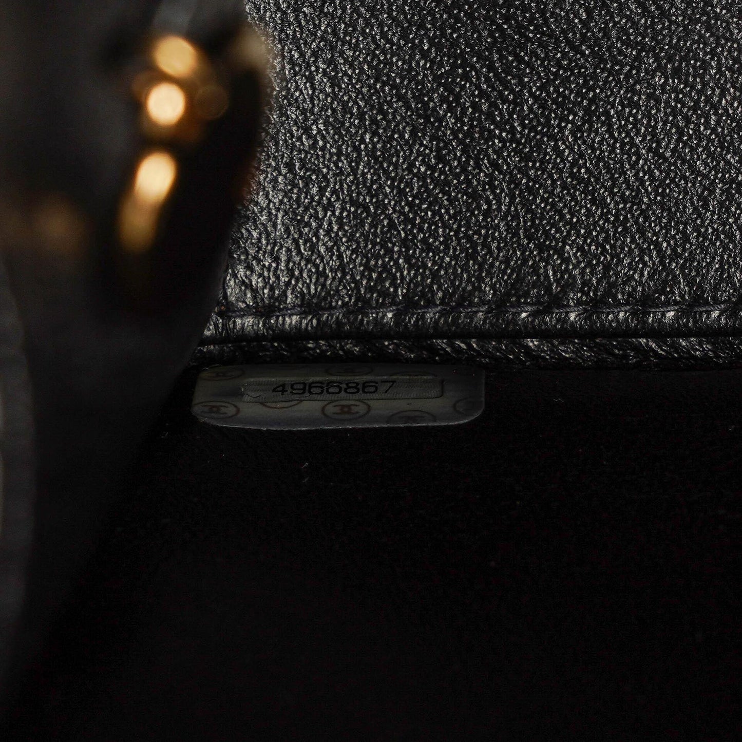 Chanel Kleine Classic Single Flap Tasche aus schwarzem gestepptem Lackleder mit 24K vergoldeter Hardware