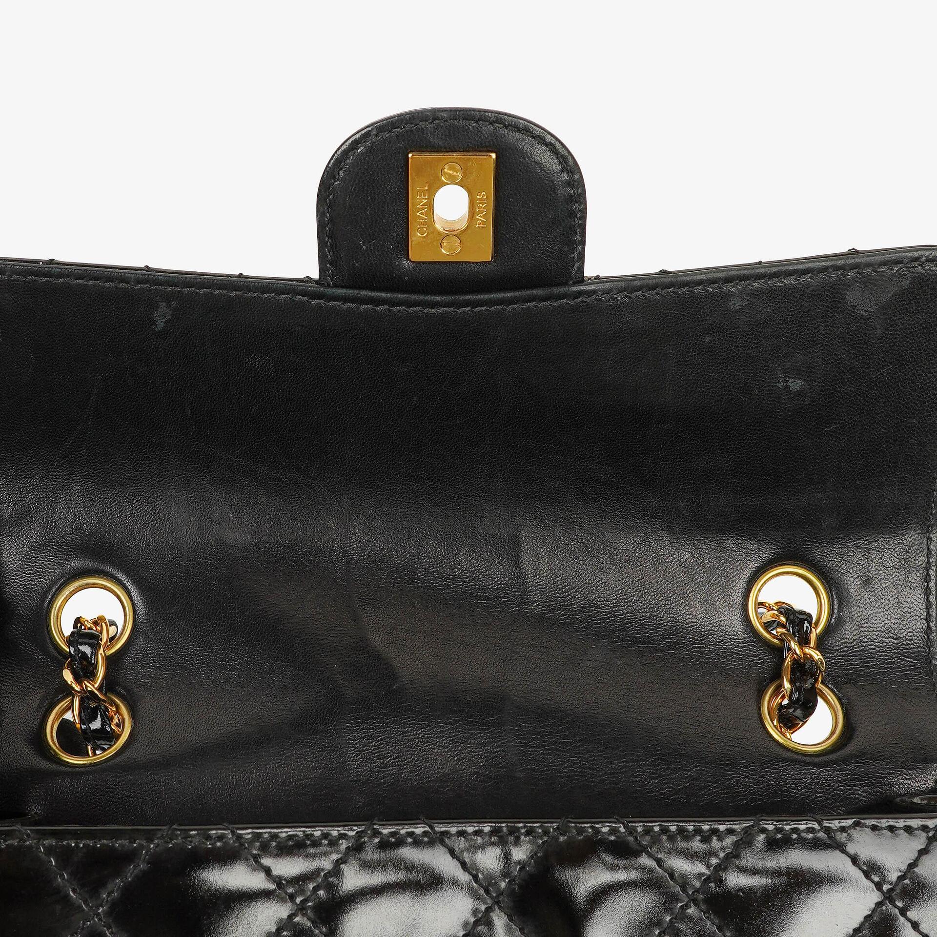 Chanel Kleine Classic Single Flap Tasche aus schwarzem gestepptem Lackleder mit 24K vergoldeter Hardware