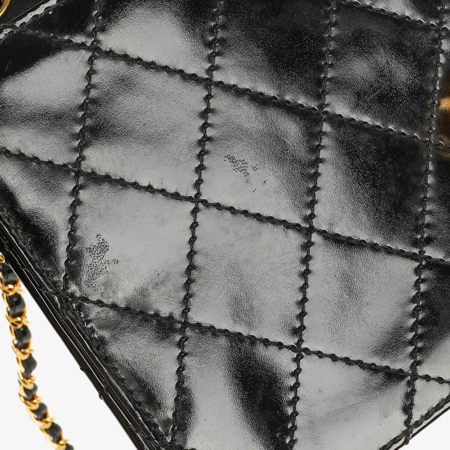 Chanel Kleine Classic Single Flap Tasche aus schwarzem gestepptem Lackleder mit 24K vergoldeter Hardware
