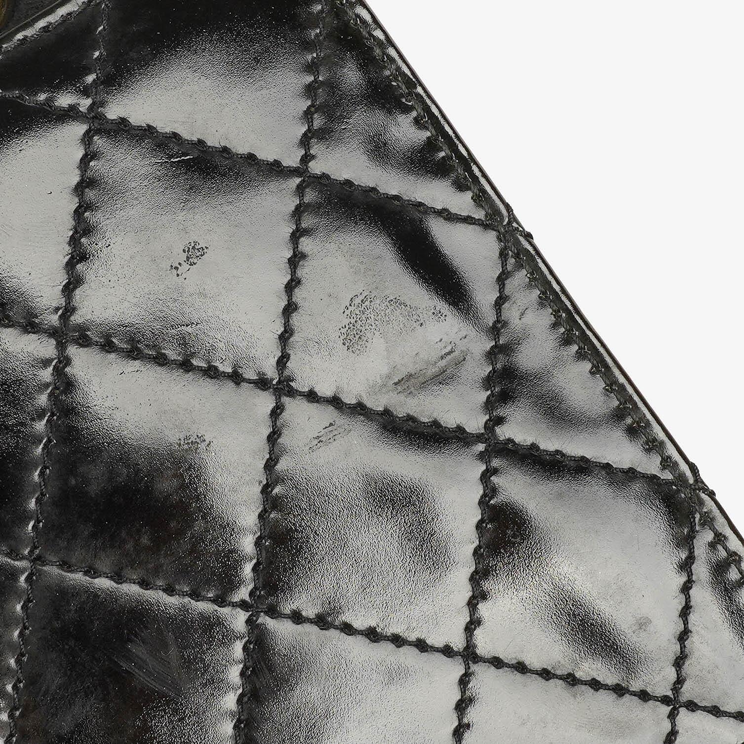 Chanel Kleine Classic Single Flap Tasche aus schwarzem gestepptem Lackleder mit 24K vergoldeter Hardware