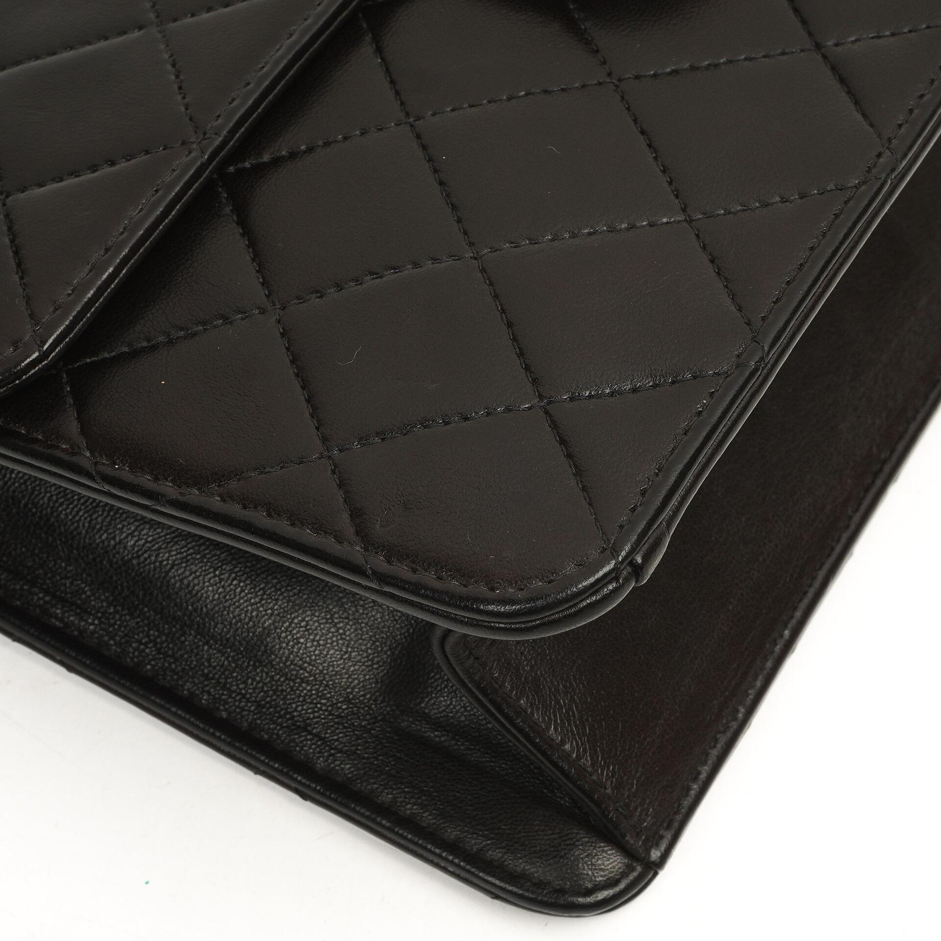 Chanel Kleine klassische Einzelklappen-Tasche Schwarz gestepptes Lammleder mit 24K goldplattierter Hardware