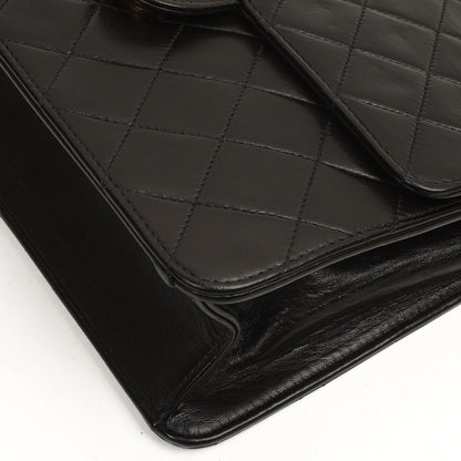 Chanel Kleine klassische Einzelklappen-Tasche Schwarz gestepptes Lammleder mit 24K goldplattierter Hardware