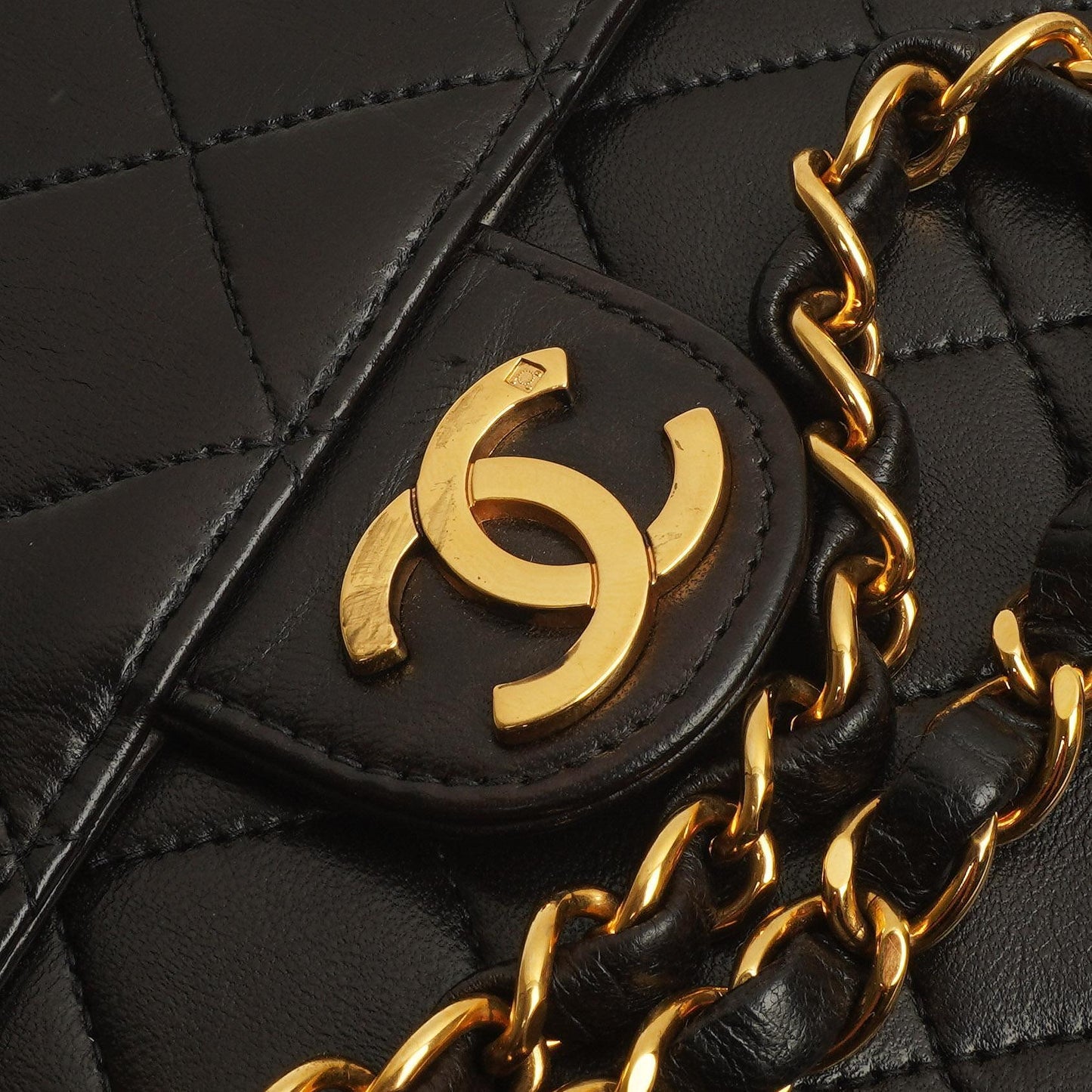 Chanel Kleine klassische Einzelklappen-Tasche Schwarz gestepptes Lammleder mit 24K goldplattierter Hardware