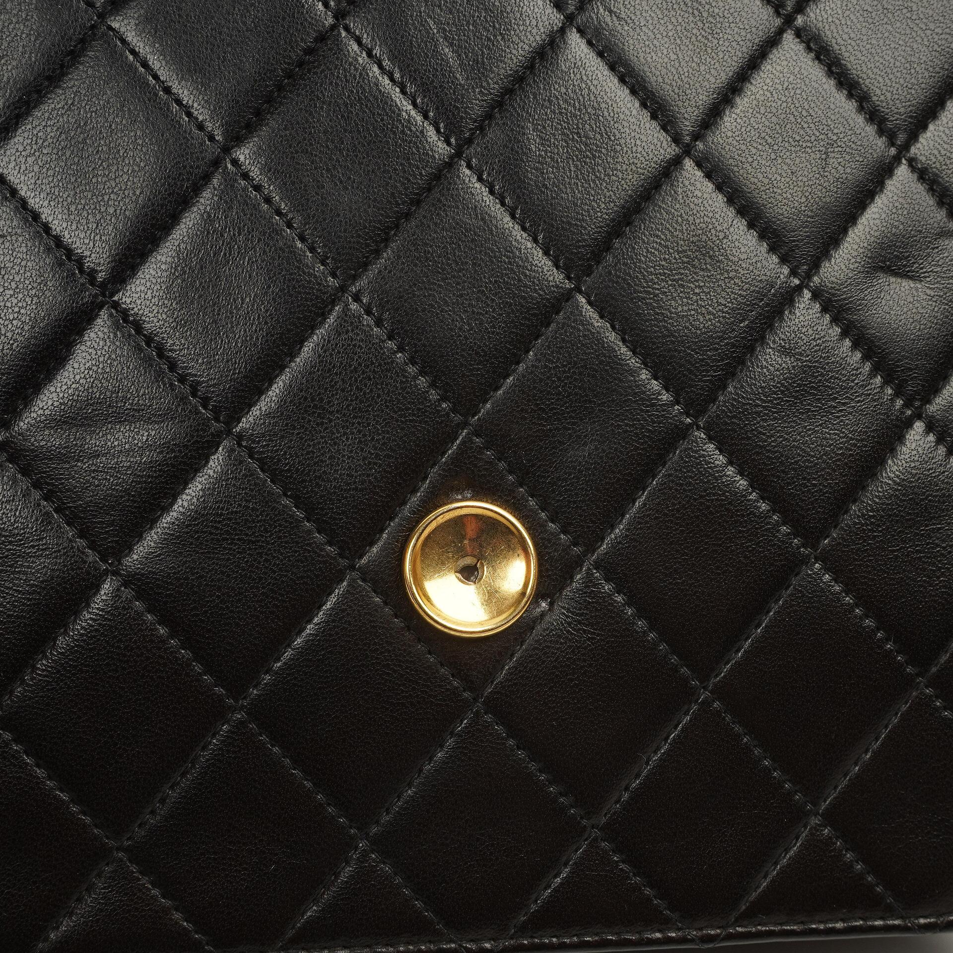 Chanel Kleine klassische Einzelklappen-Tasche Schwarz gestepptes Lammleder mit 24K goldplattierter Hardware