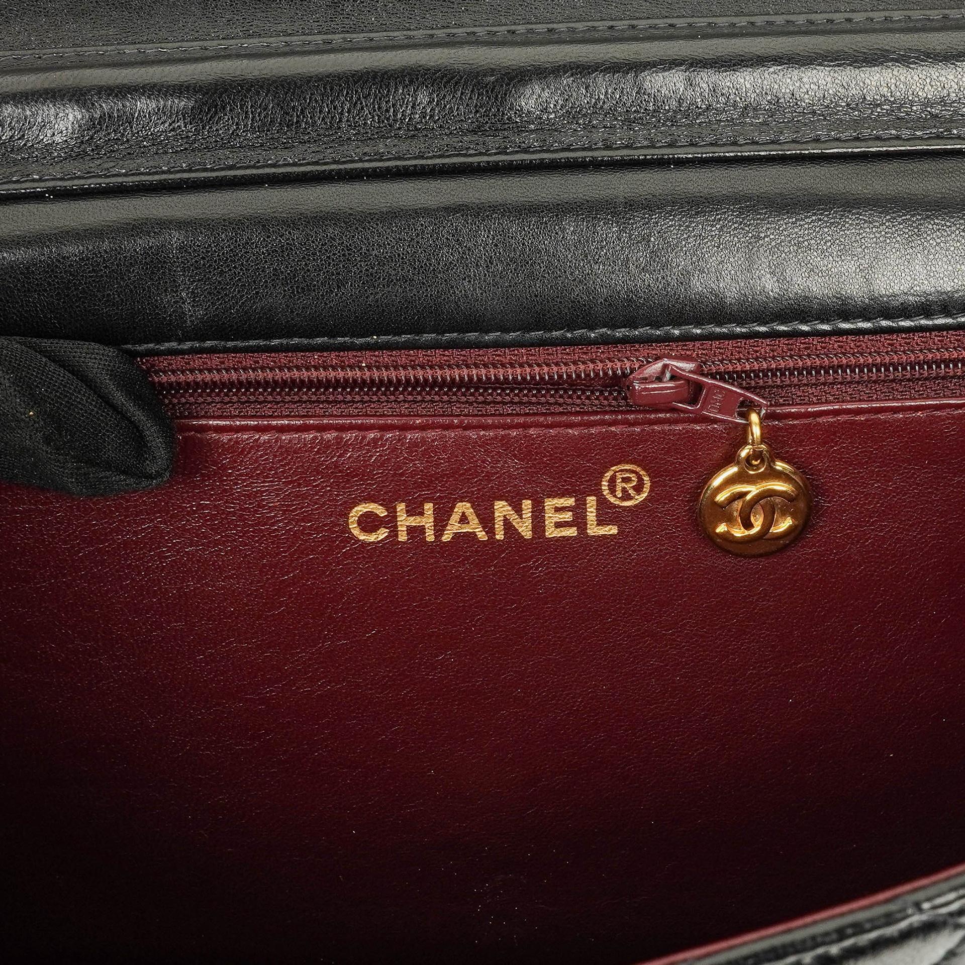 Chanel Kleine Classic Single Flap Tasche aus schwarzem gestepptem Lammleder mit 24K vergoldeten Beschlägen