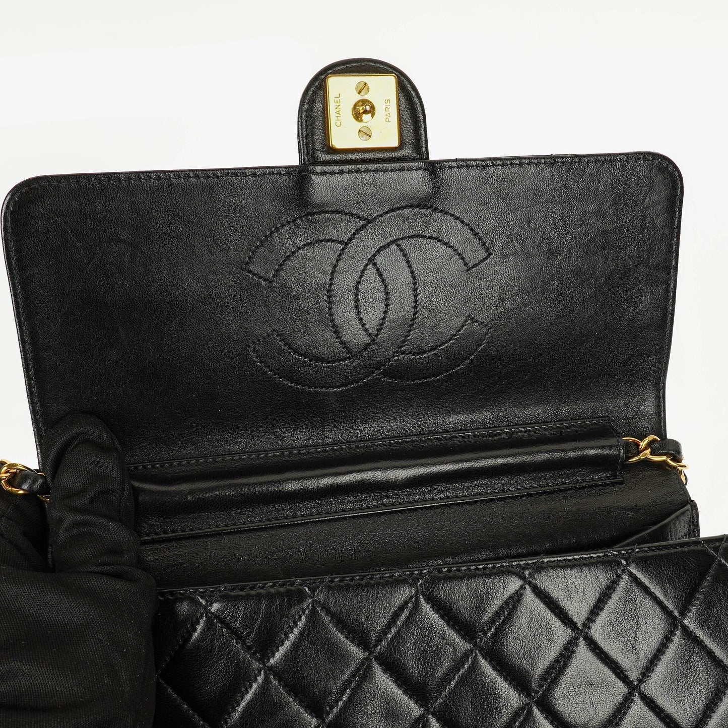 Chanel Kleine Classic Single Flap Tasche aus schwarzem gestepptem Lammleder mit 24K vergoldeten Beschlägen