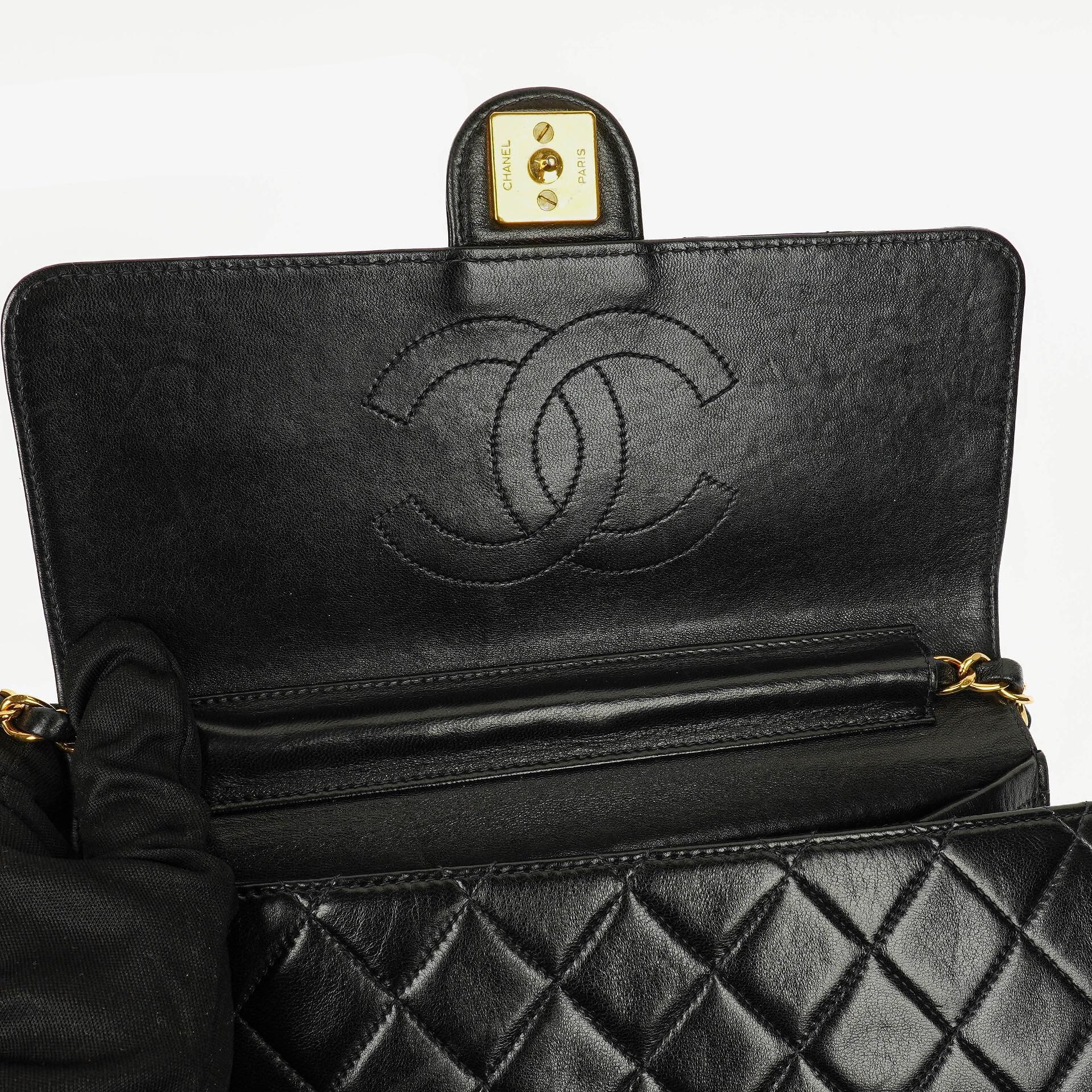 Chanel Kleine Classic Single Flap Tasche aus schwarzem gestepptem Lammleder mit 24K vergoldeten Beschlägen