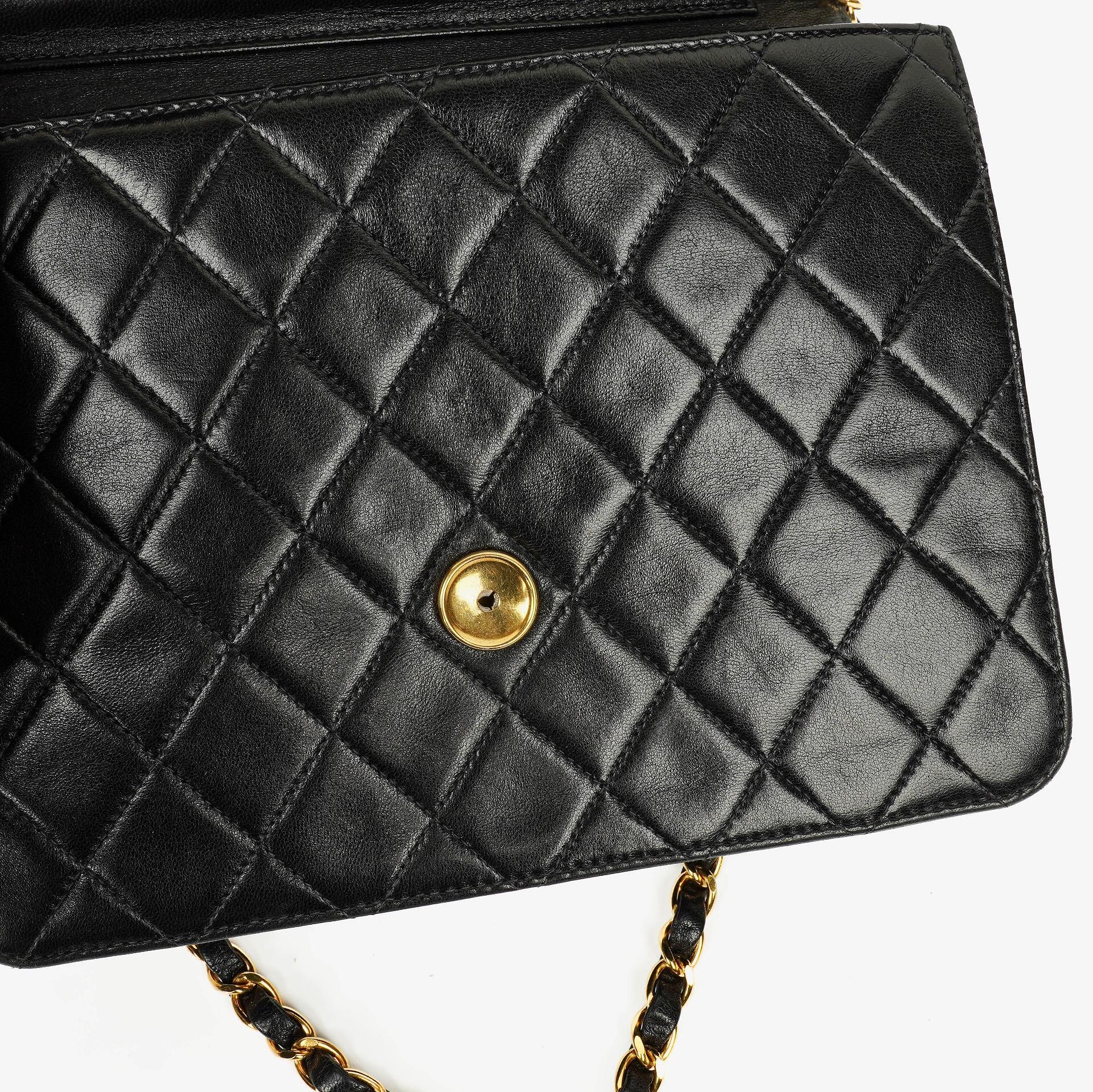Chanel Kleine Classic Single Flap Tasche aus schwarzem gestepptem Lammleder mit 24K vergoldeten Beschlägen