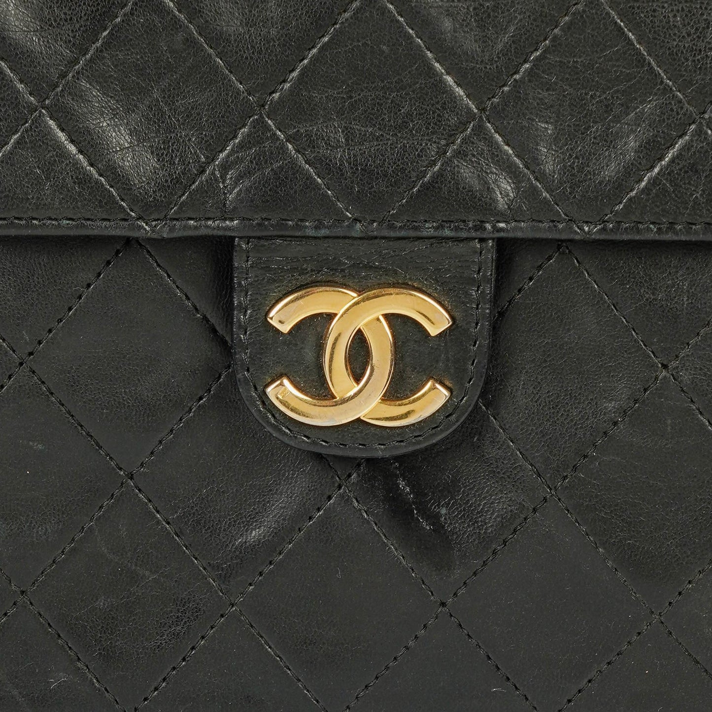 Chanel Kleine Classic Single Flap Tasche aus schwarzem gestepptem Lammleder mit 24K vergoldeter Hardware