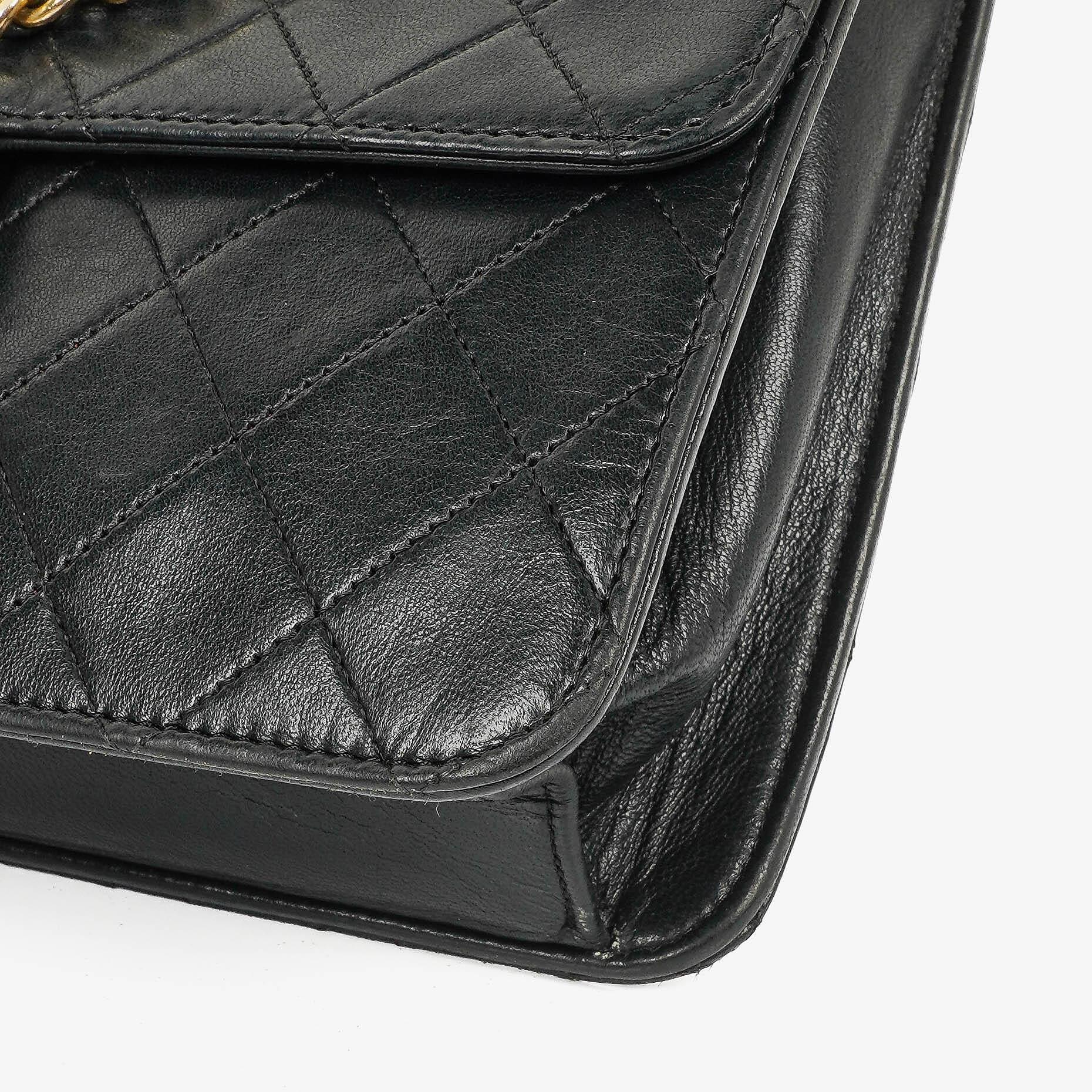 Chanel Small Classic Single Flap Tasche aus schwarzem gestepptem Lammleder mit 24K vergoldeten Beschlägen
