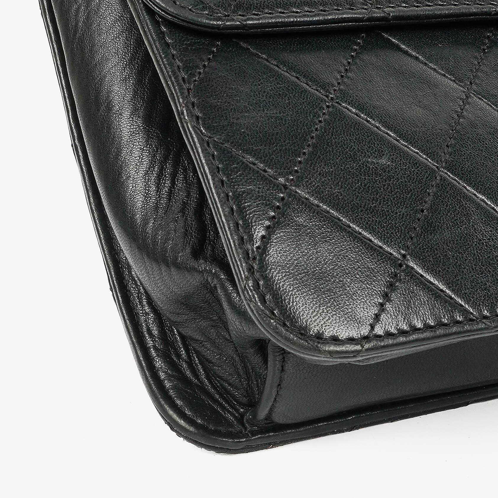 Chanel Small Classic Single Flap Tasche aus schwarzem gestepptem Lammleder mit 24K vergoldeten Beschlägen