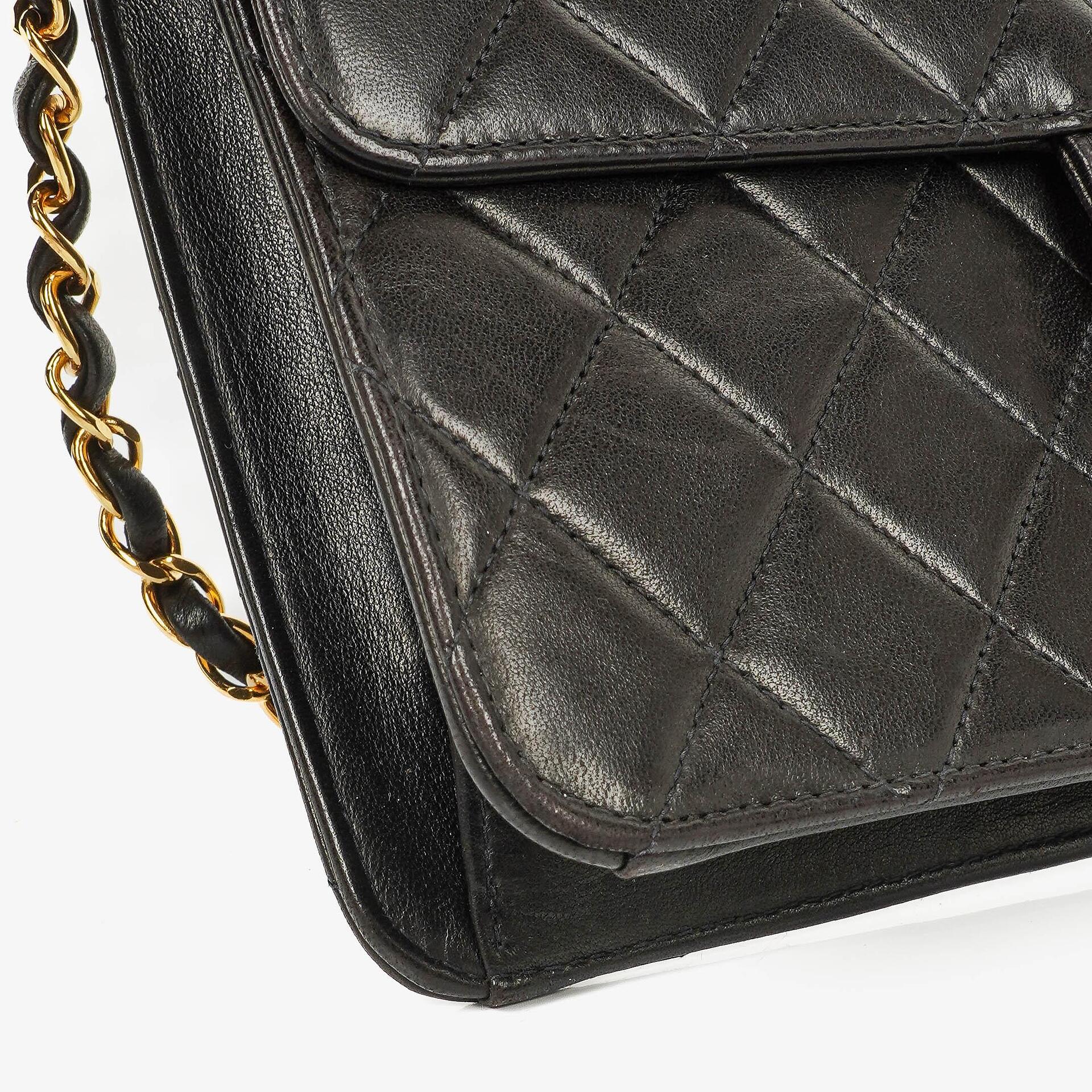 Chanel Kleine Classic Single Flap Tasche Schwarzes Gestepptes Lammleder mit 24K Gold-beschichteten Beschlägen