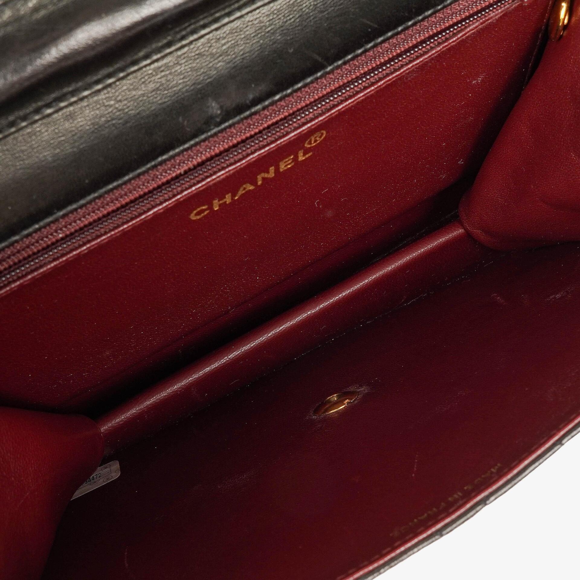 Chanel Kleine Classic Single Flap Tasche Schwarzes Gestepptes Lammleder mit 24K Gold-beschichteten Beschlägen