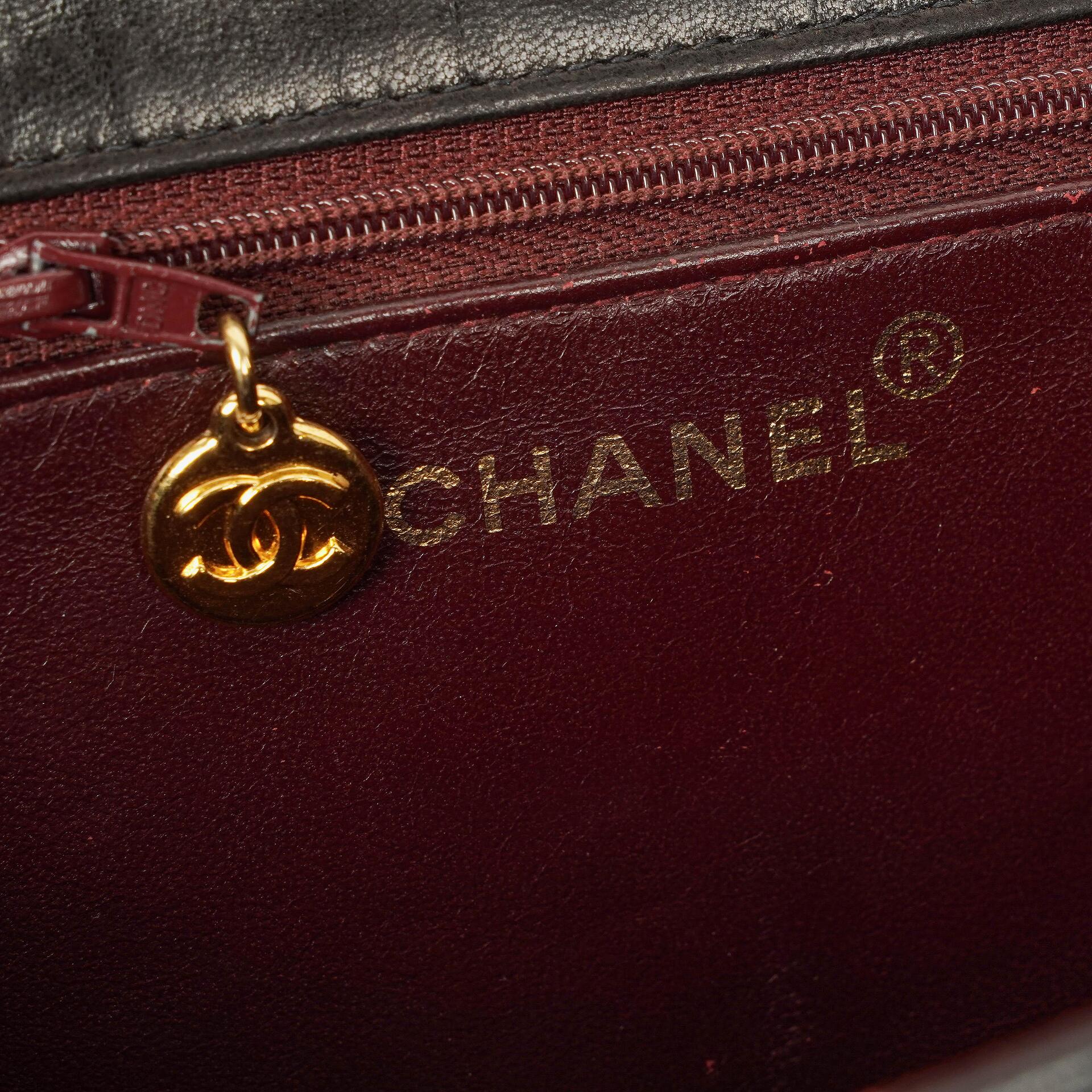 Chanel Kleine Classic Single Flap Tasche aus schwarzem gestepptem Lammleder mit 24K vergoldeter Hardware