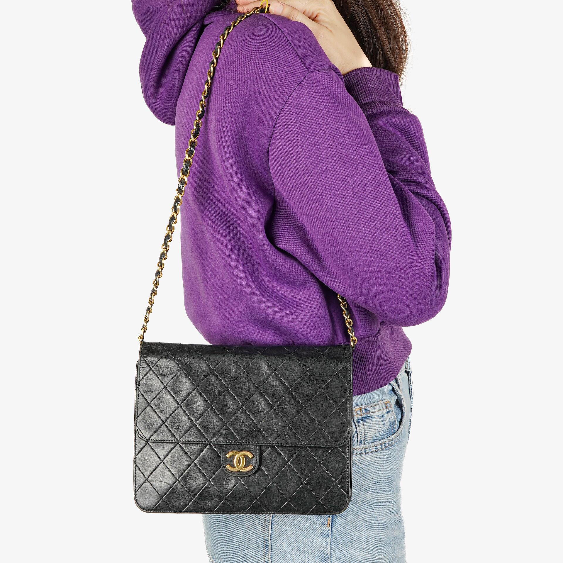 Chanel Kleine Classic Single Flap Tasche aus marineblauem gestepptem Lammleder mit 24K vergoldeter Hardware