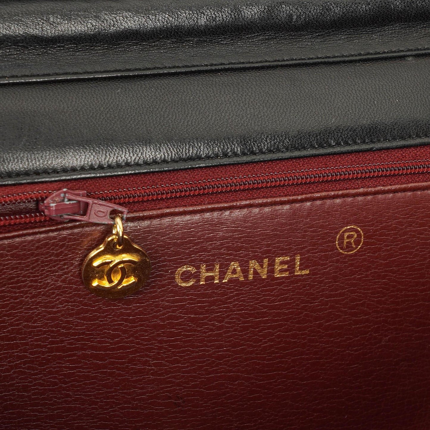 Chanel Kleine Classic Single Flap Tasche aus marineblauem gestepptem Lammleder mit 24K vergoldeter Hardware
