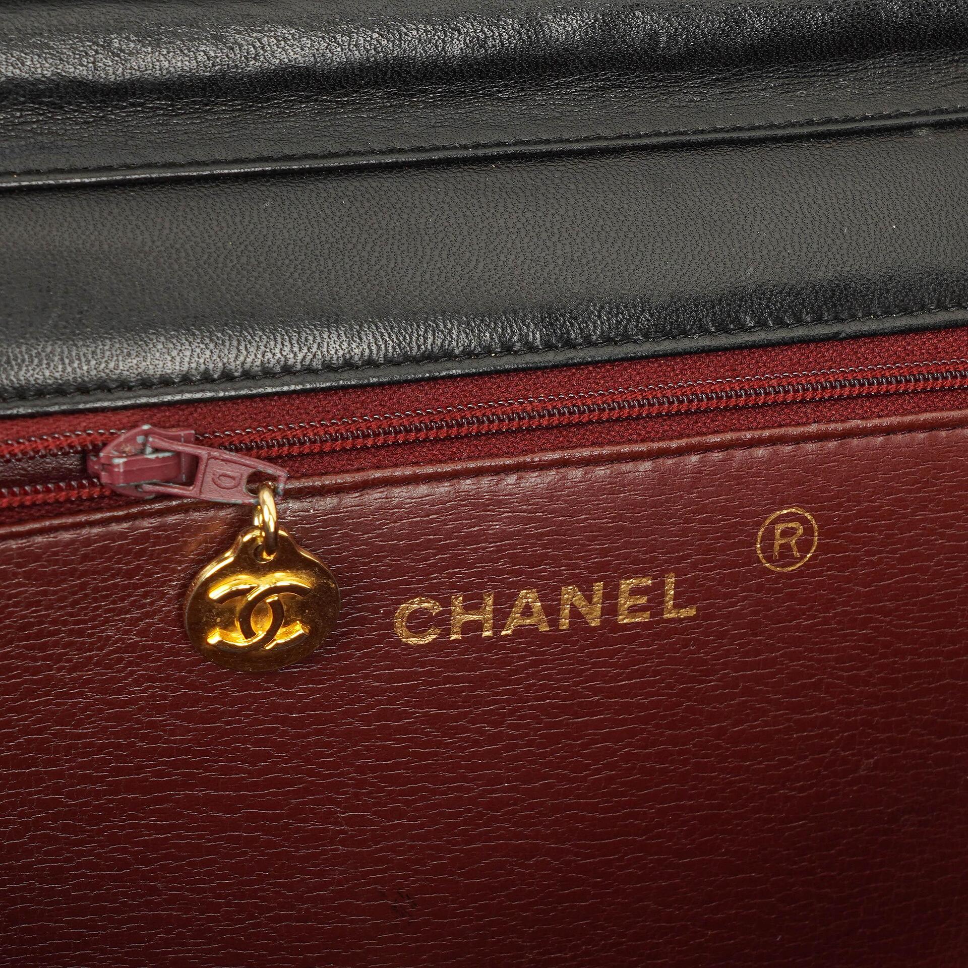 Chanel Kleine Classic Single Flap Tasche aus marineblauem gestepptem Lammleder mit 24K vergoldeter Hardware