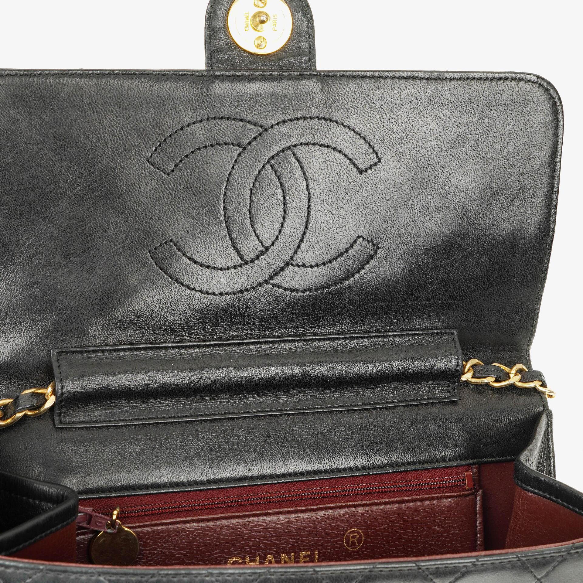 Chanel Kleine Classic Single Flap Tasche aus marineblauem gestepptem Lammleder mit 24K vergoldeter Hardware
