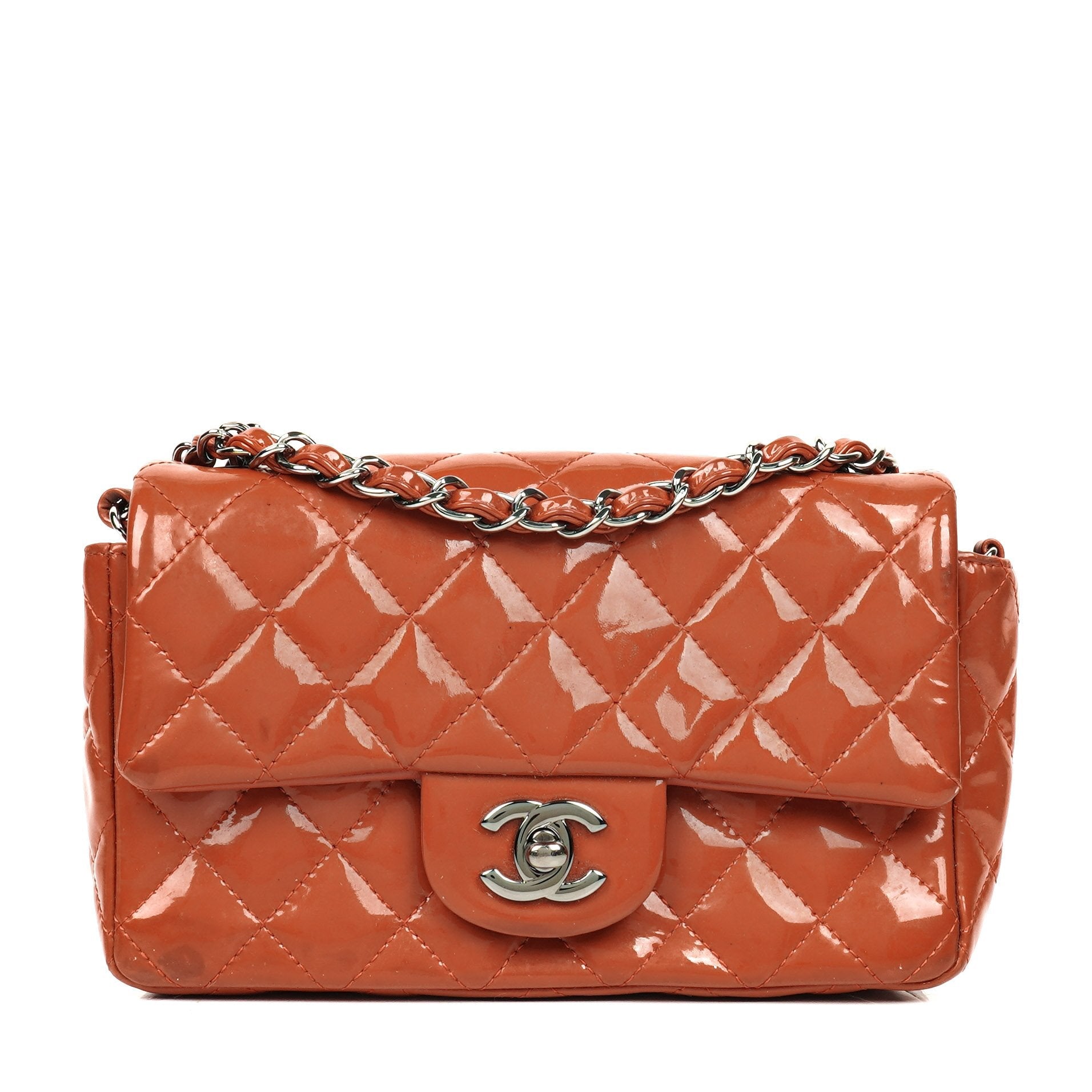 Chanel Small Classic Single Flap Tasche aus gestepptem Lackleder mit silberfarbenen Beschlägen