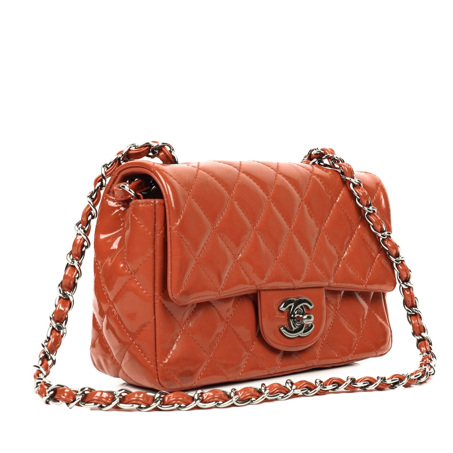 Chanel Small Classic Single Flap Tasche aus gestepptem Lackleder mit silberfarbenen Beschlägen