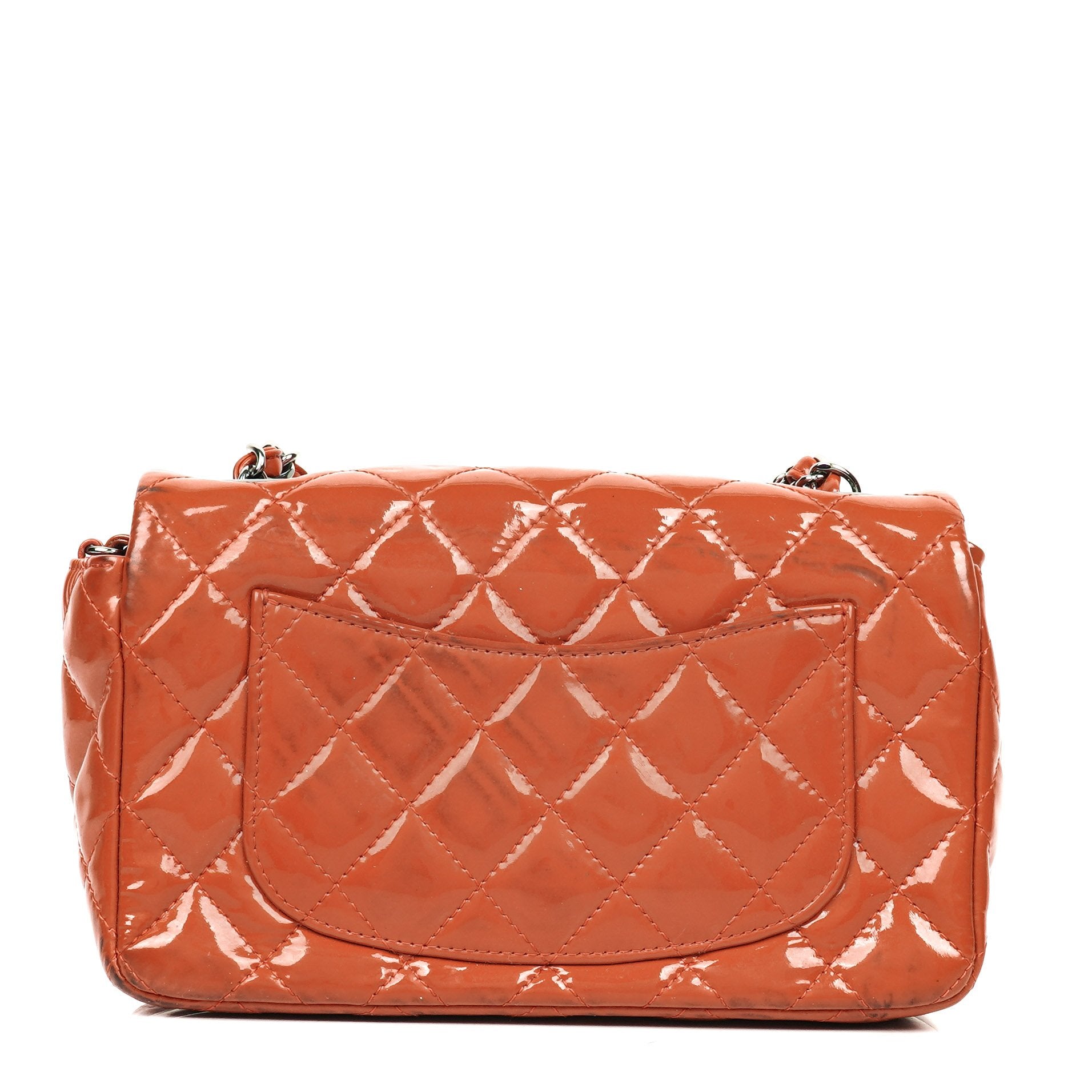 Chanel Small Classic Single Flap Tasche aus gestepptem Lackleder mit silberfarbenen Beschlägen