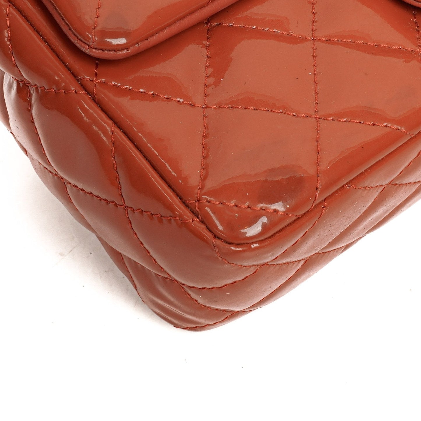 Chanel Small Classic Single Flap Tasche aus gestepptem Lackleder mit silberfarbenen Beschlägen
