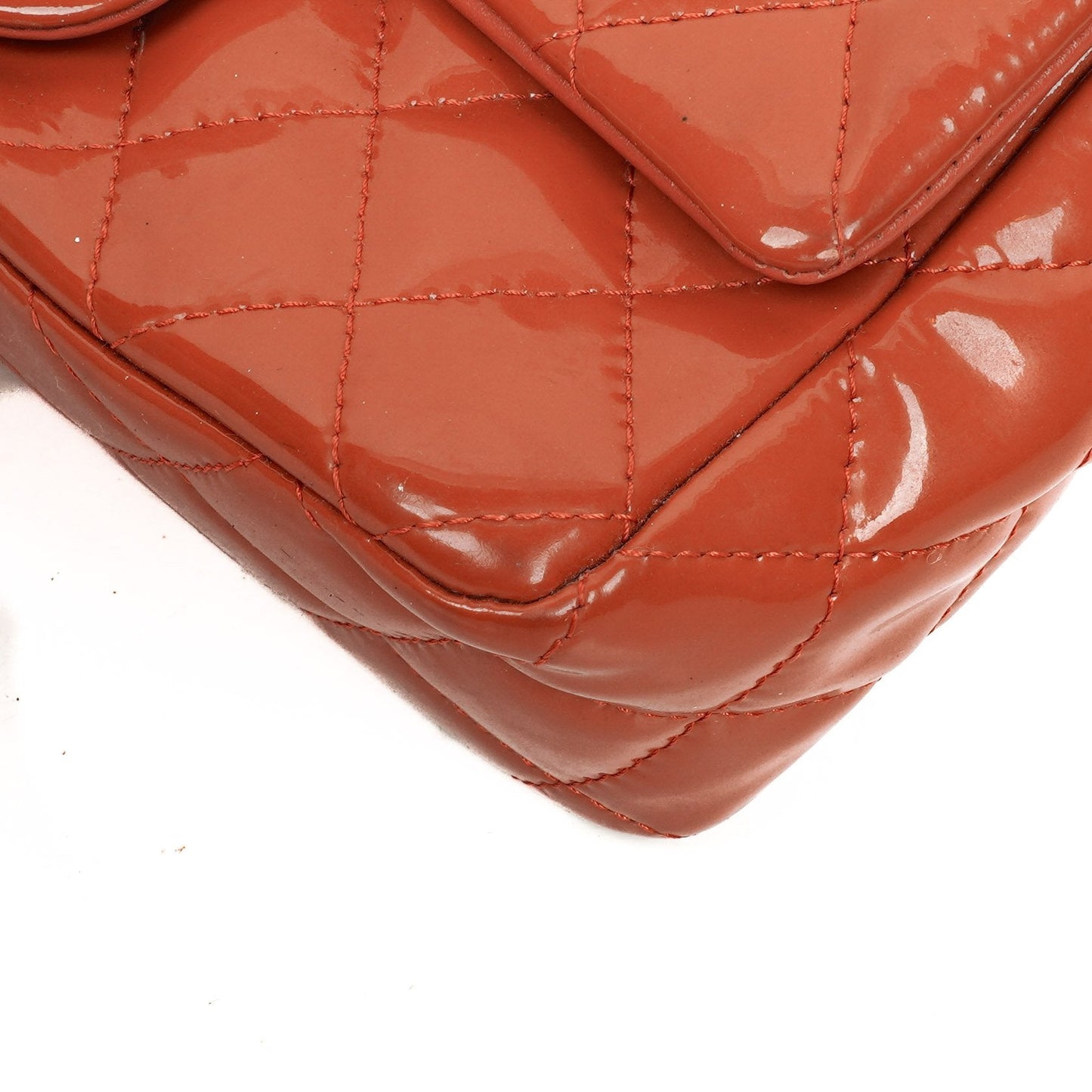 Chanel Small Classic Single Flap Tasche aus gestepptem Lackleder mit silberfarbenen Beschlägen