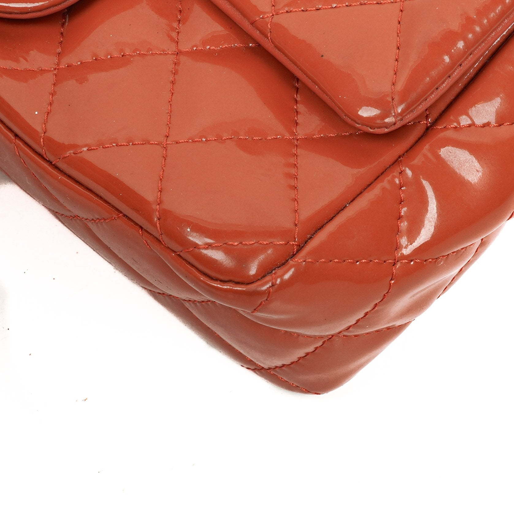Chanel Small Classic Single Flap Tasche aus gestepptem Lackleder mit silberfarbenen Beschlägen