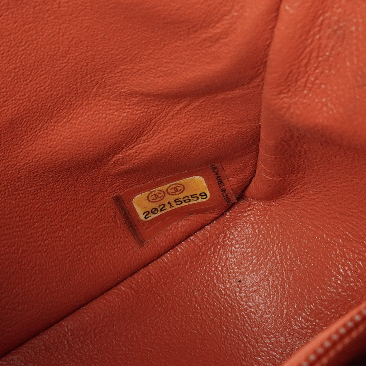Chanel Small Classic Single Flap Tasche aus gestepptem Lackleder mit silberfarbenen Beschlägen