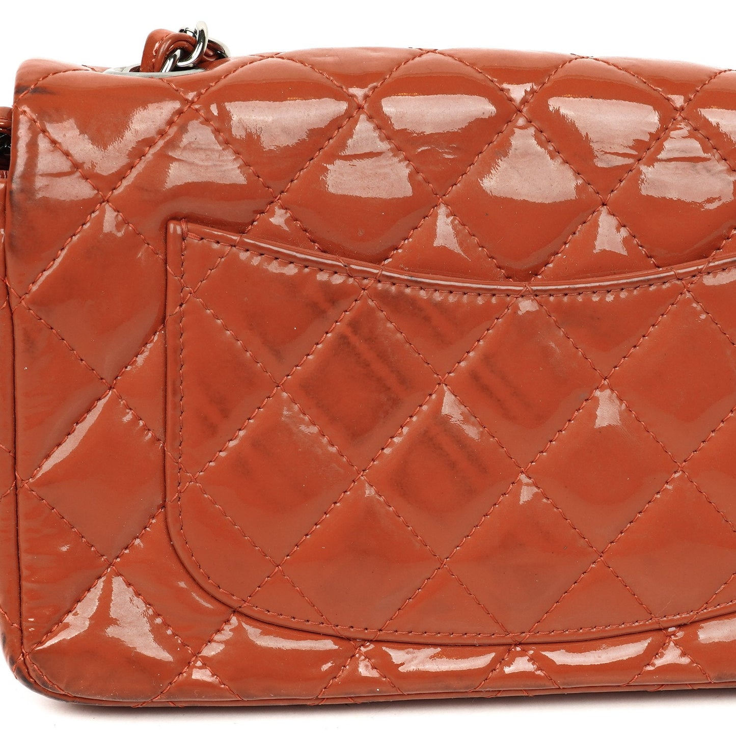 Chanel Small Classic Single Flap Tasche aus gestepptem Lackleder mit silberfarbenen Beschlägen