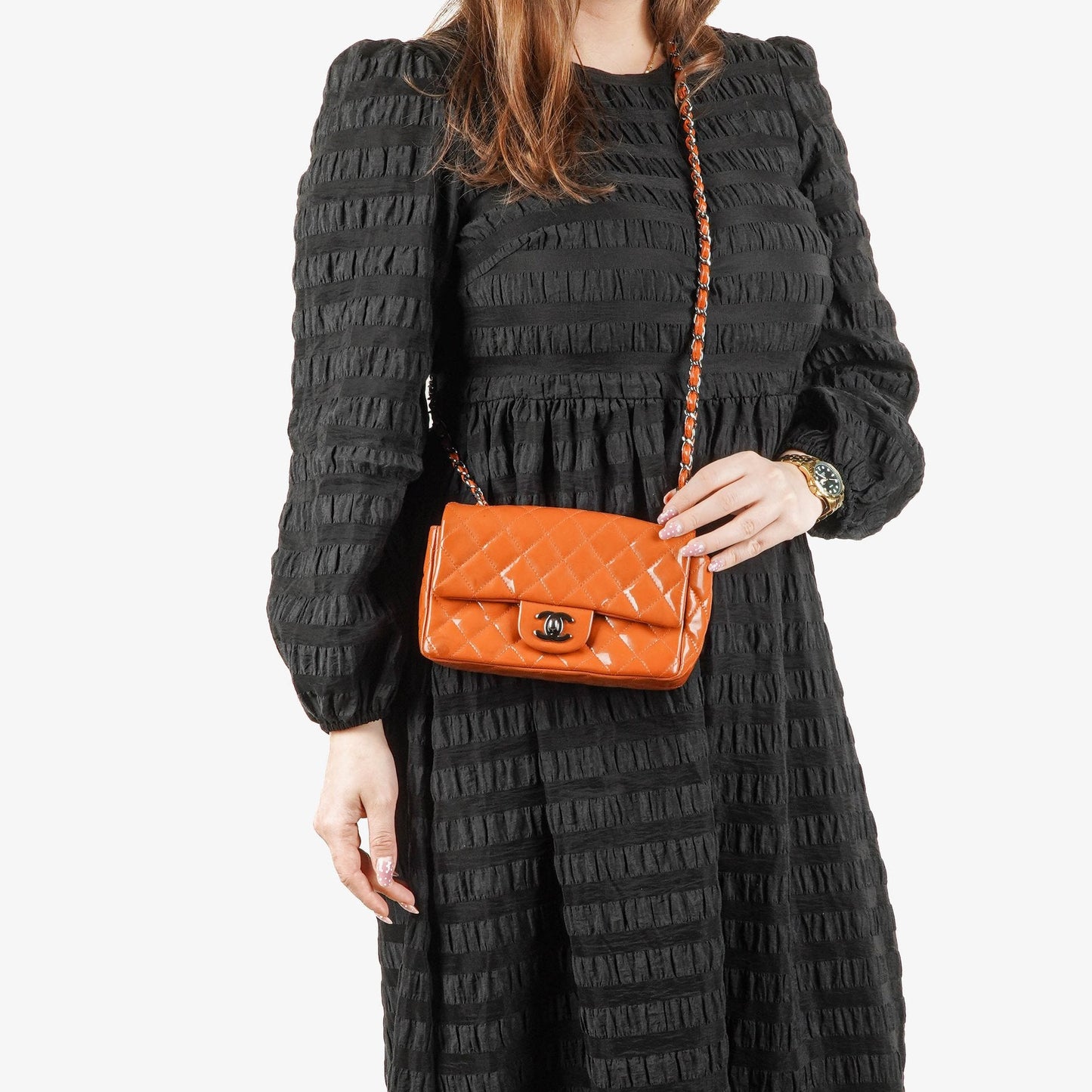 Chanel Small Classic Single Flap Tasche aus gestepptem Lackleder mit silberfarbenen Beschlägen
