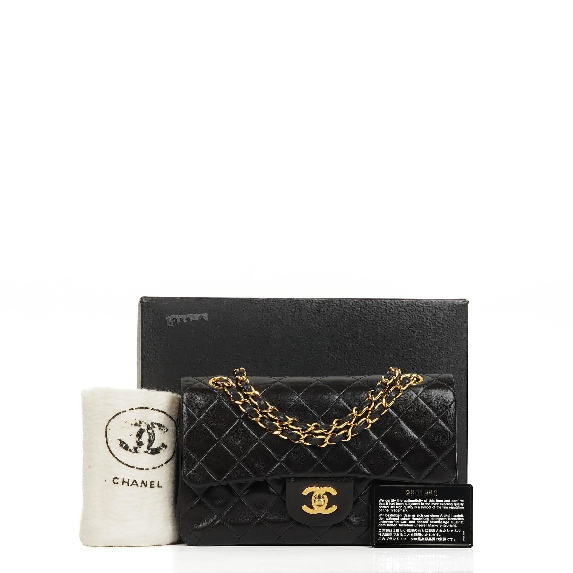 Chanel Small Classic Vintage Double Flap Bag aus schwarzem gestepptem Lammleder mit 24K goldplattierter Hardware