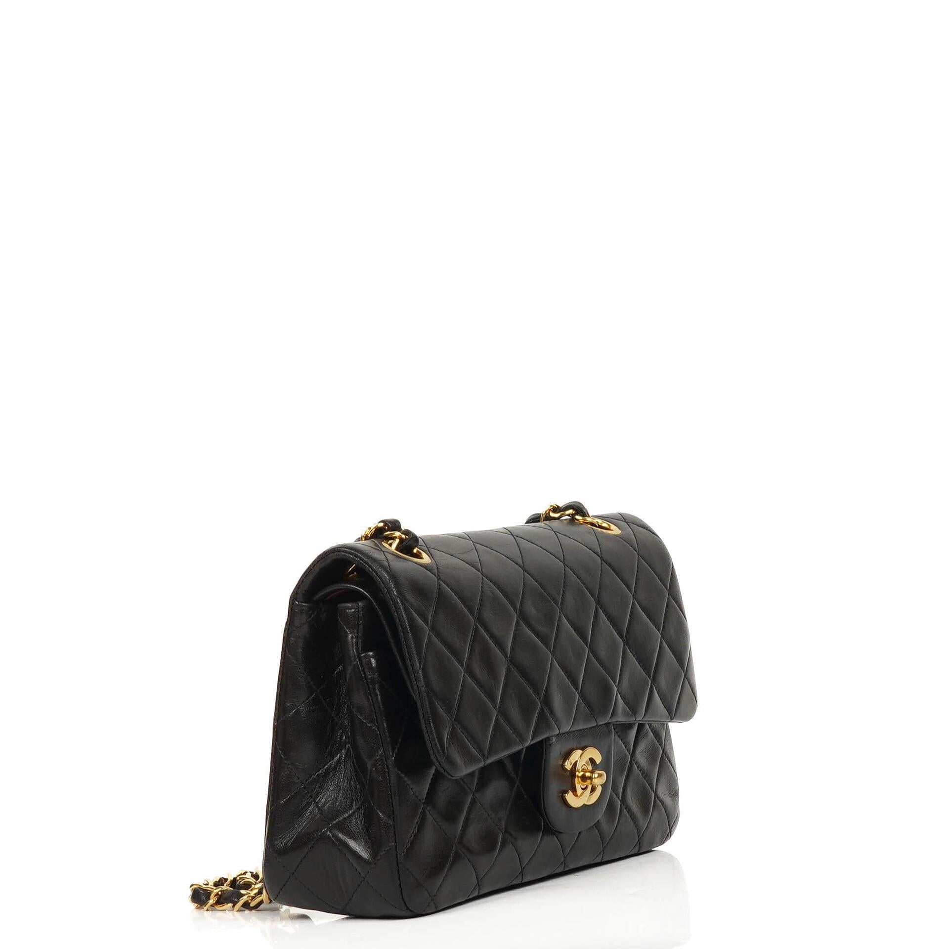 Chanel Small Classic Vintage Double Flap Bag aus schwarzem gestepptem Lammleder mit 24K goldplattierter Hardware