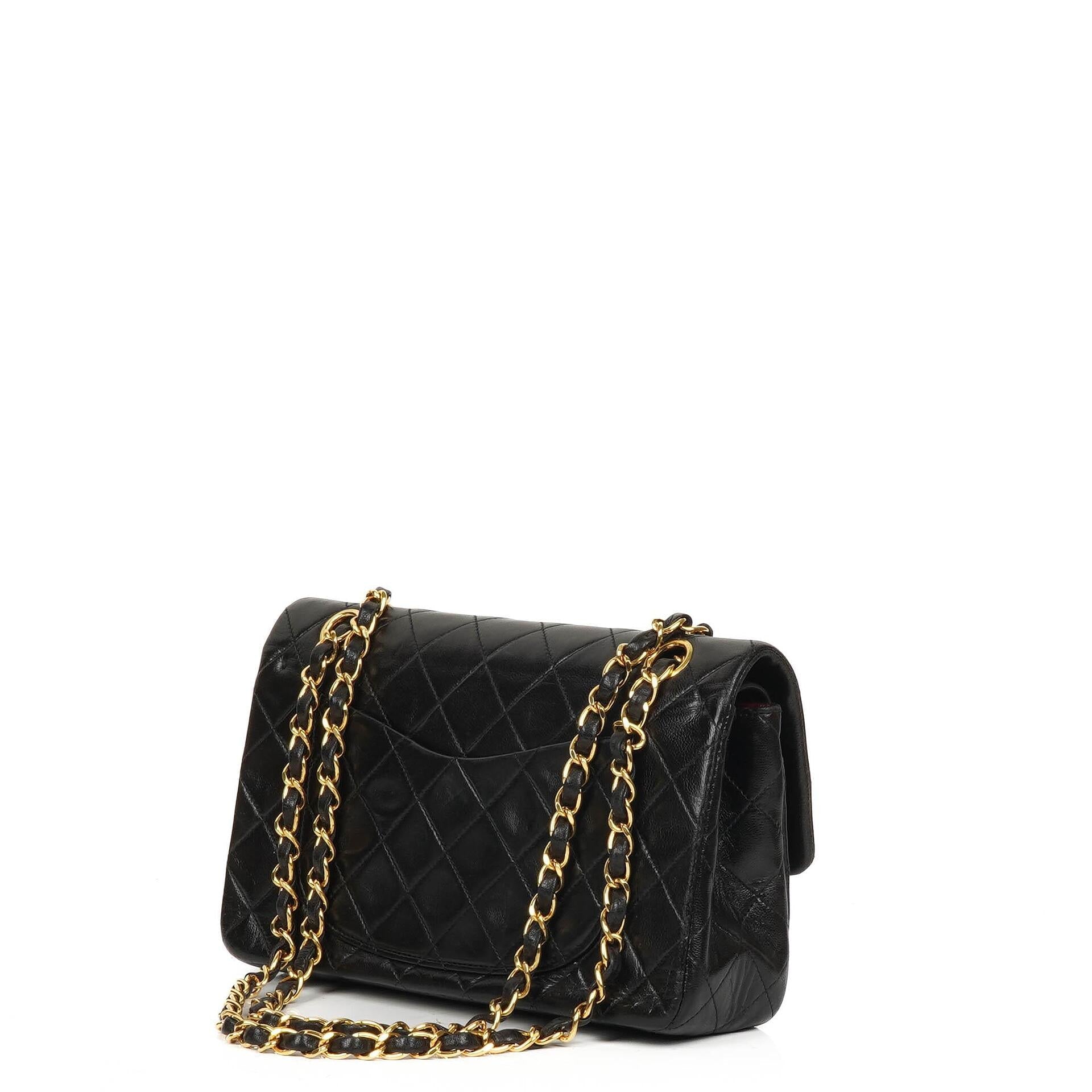 Chanel Small Classic Vintage Double Flap Bag aus schwarzem gestepptem Lammleder mit 24K goldplattierter Hardware