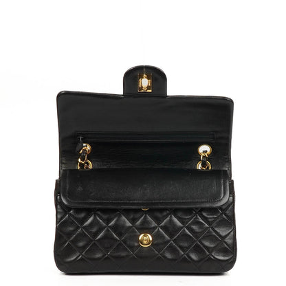 Chanel Small Classic Vintage Double Flap Bag aus schwarzem gestepptem Lammleder mit 24K goldplattierter Hardware