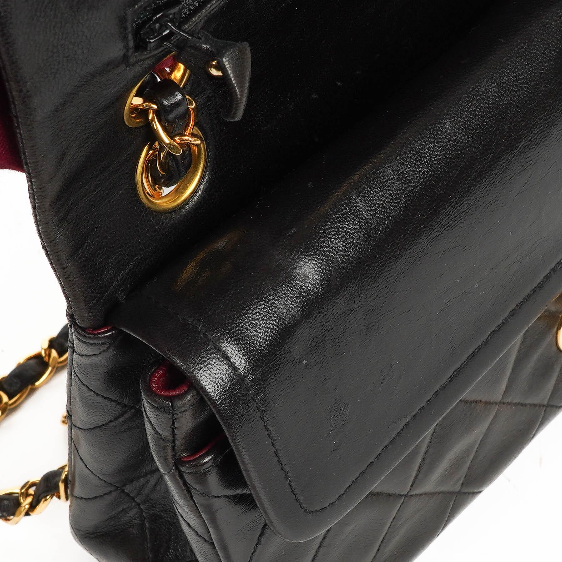 Chanel Small Classic Vintage Double Flap Bag aus schwarzem gestepptem Lammleder mit 24K goldplattierter Hardware