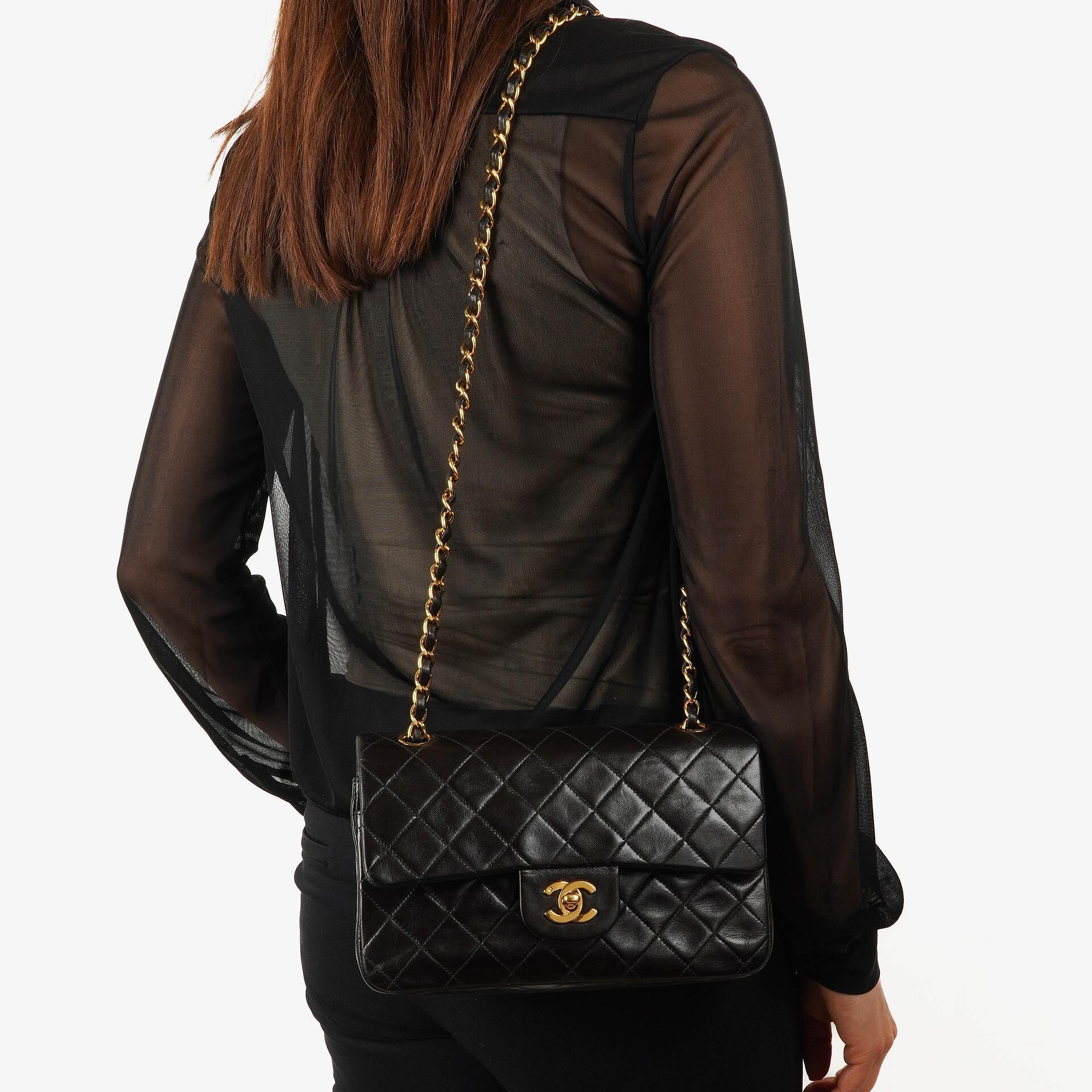Chanel Small Classic Vintage Double Flap Bag aus schwarzem gestepptem Lammleder mit 24K goldplattierter Hardware