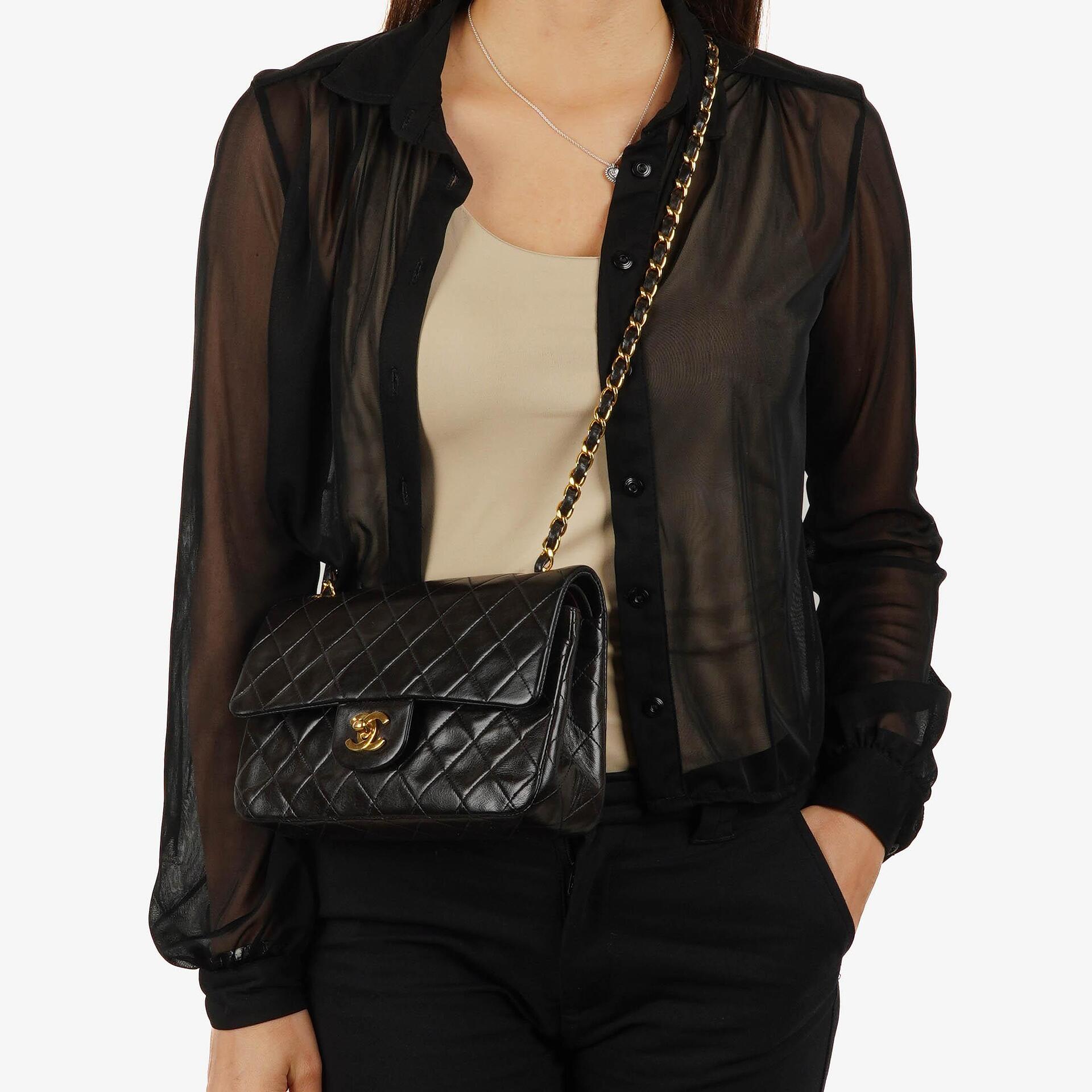 Chanel Small Classic Vintage Double Flap Bag aus schwarzem gestepptem Lammleder mit 24K goldplattierter Hardware