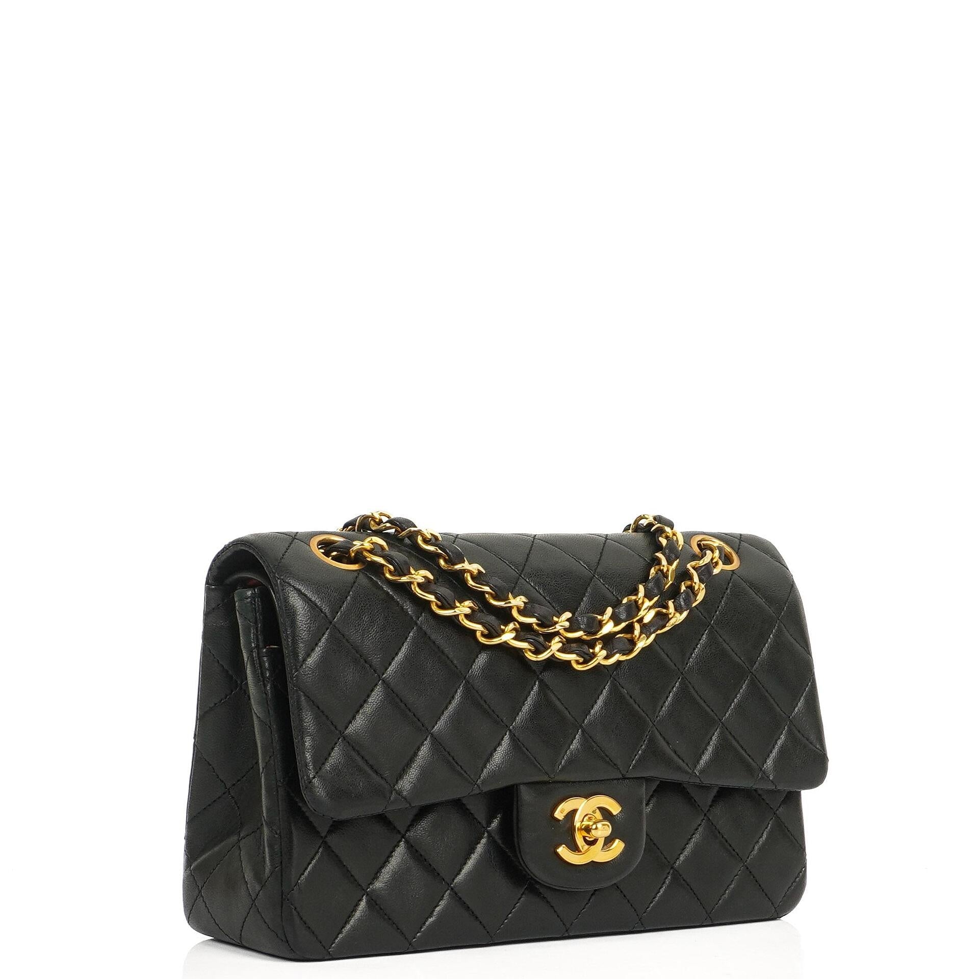 Chanel Kleine Klassische Vintage Schwarzes Gequiltetes Lammleder Doppelklappen Tasche Mit 24K Vergoldeter Hardware