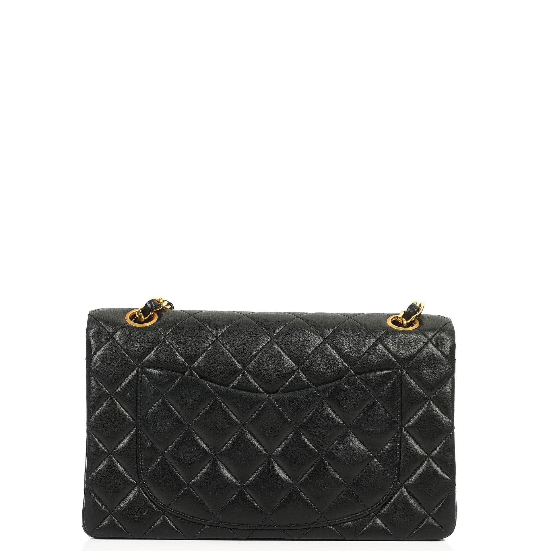 Chanel Kleine Klassische Vintage Schwarzes Gequiltetes Lammleder Doppelklappen Tasche Mit 24K Vergoldeter Hardware