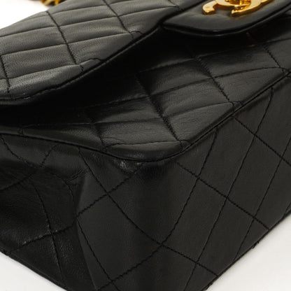 Chanel Kleine Klassische Vintage Schwarzes Gequiltetes Lammleder Doppelklappen Tasche Mit 24K Vergoldeter Hardware