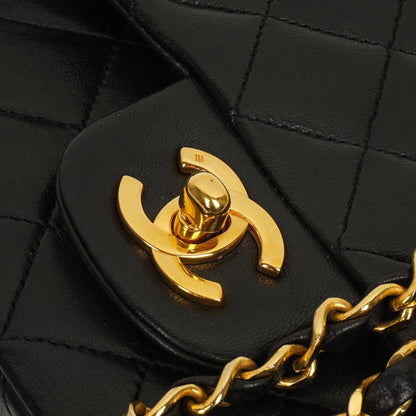 Chanel Kleine Klassische Vintage Schwarzes Gequiltetes Lammleder Doppelklappen Tasche Mit 24K Vergoldeter Hardware