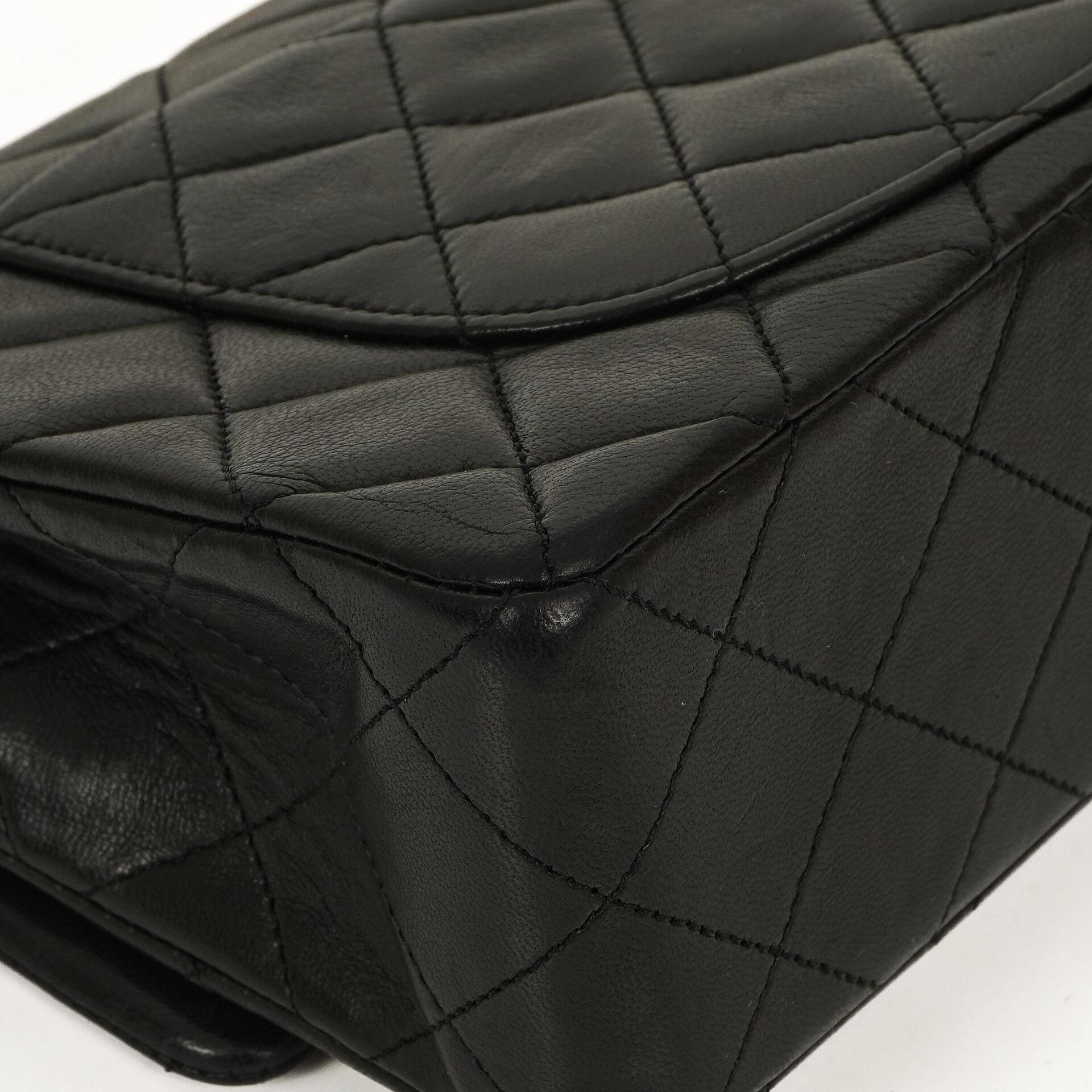 Chanel Kleine Klassische Vintage Schwarzes Gequiltetes Lammleder Doppelklappen Tasche Mit 24K Vergoldeter Hardware