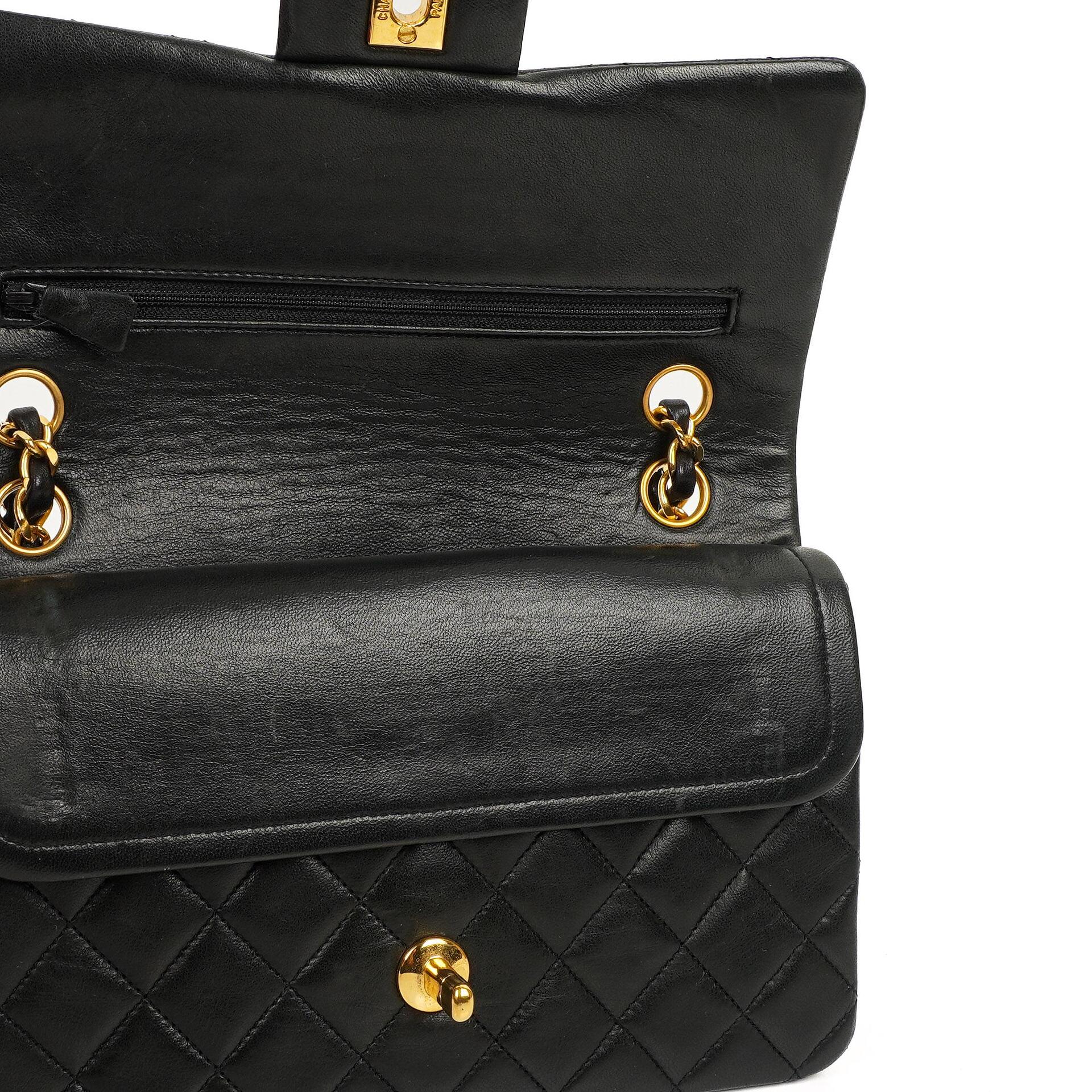 Chanel Kleine Klassische Vintage Schwarzes Gequiltetes Lammleder Doppelklappen Tasche Mit 24K Vergoldeter Hardware