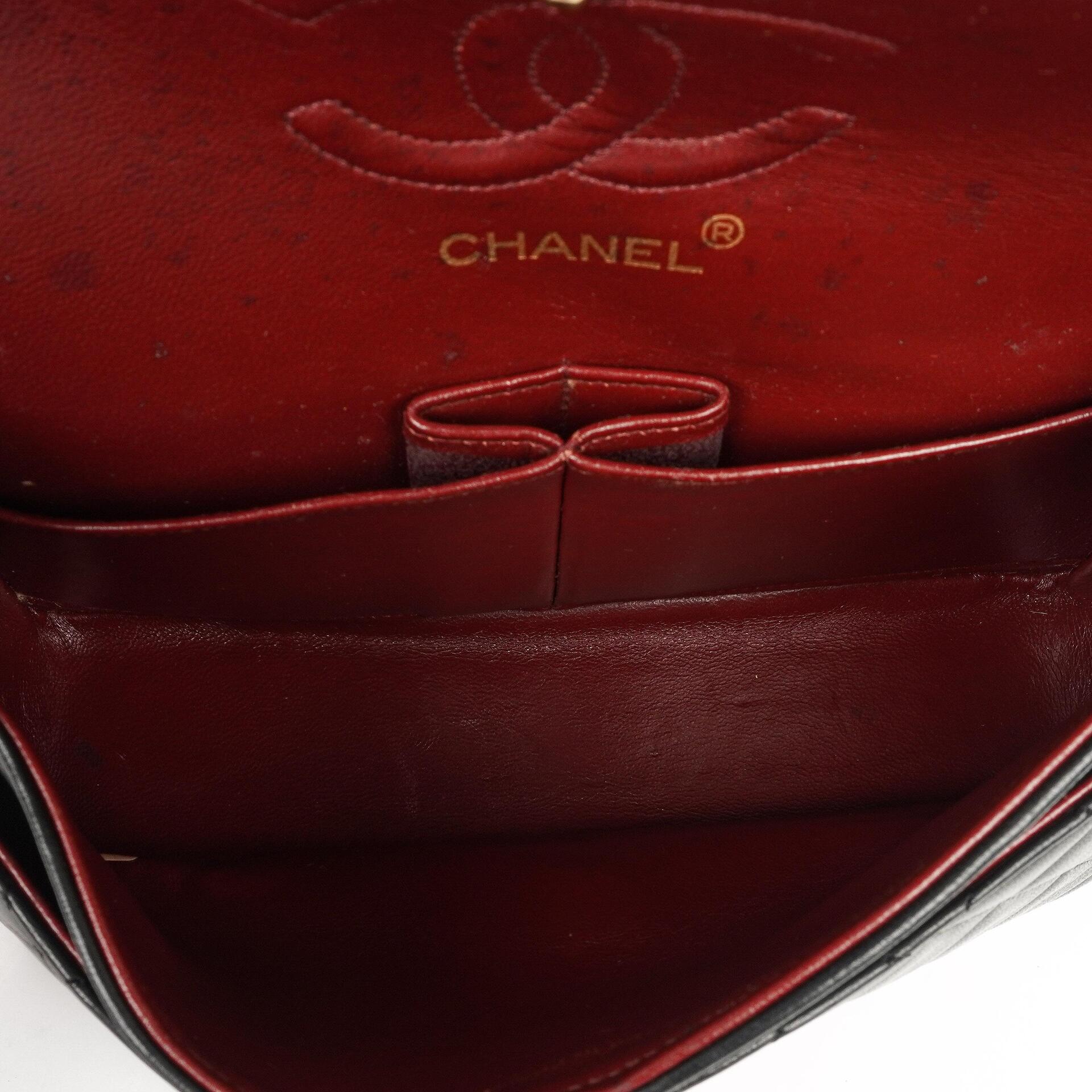 Chanel Kleine Klassische Vintage Schwarzes Gequiltetes Lammleder Doppelklappen Tasche Mit 24K Vergoldeter Hardware