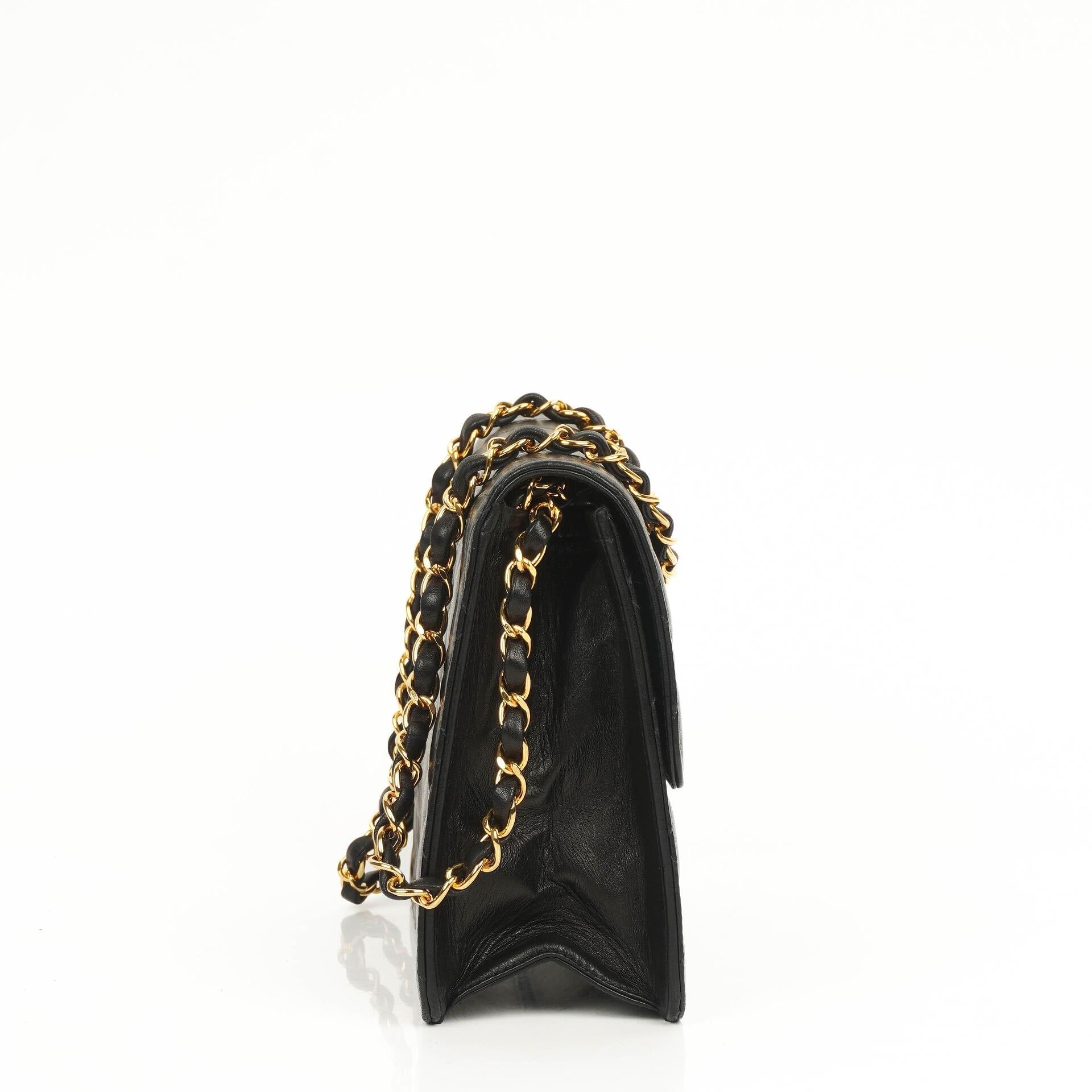 Chanel Small Classic Vintage Single Flap Bag aus schwarzem gestepptem Lammleder mit 24K goldplattierter Hardware