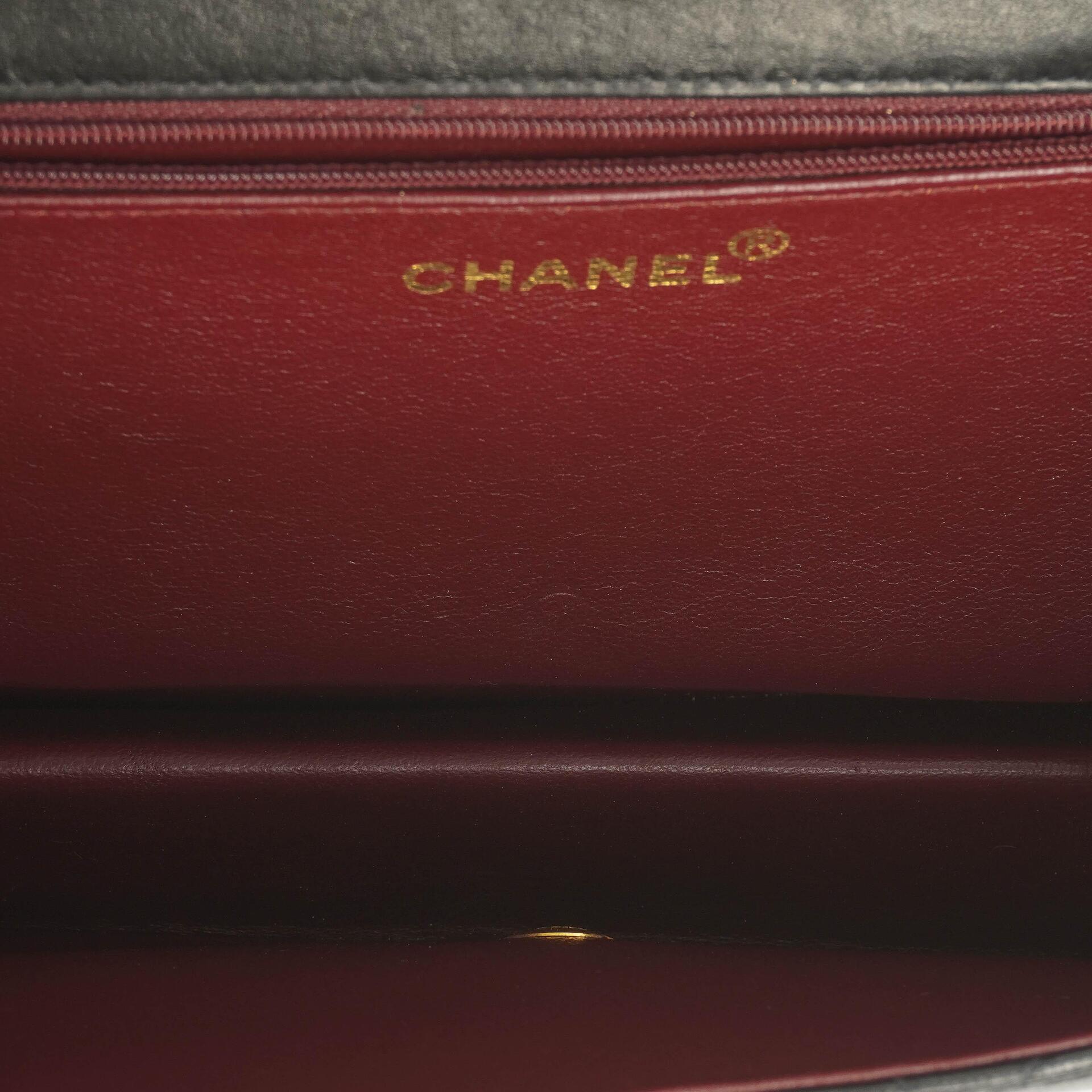 Chanel Small Classic Vintage Single Flap Bag aus schwarzem gestepptem Lammleder mit 24K goldplattierter Hardware