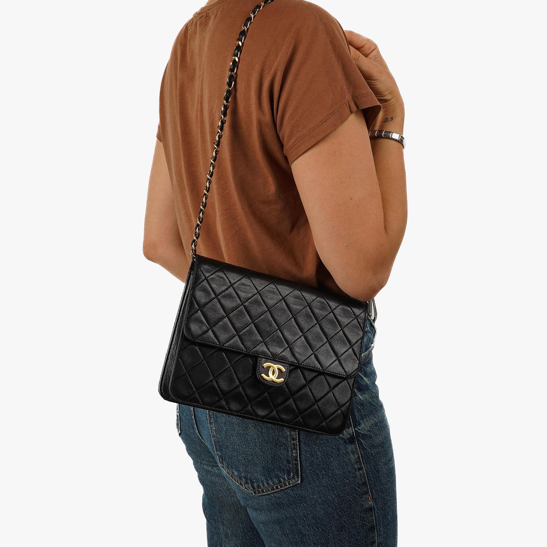 Chanel Small Classic Vintage Single Flap Bag aus schwarzem gestepptem Lammleder mit goldfarbener Hardware