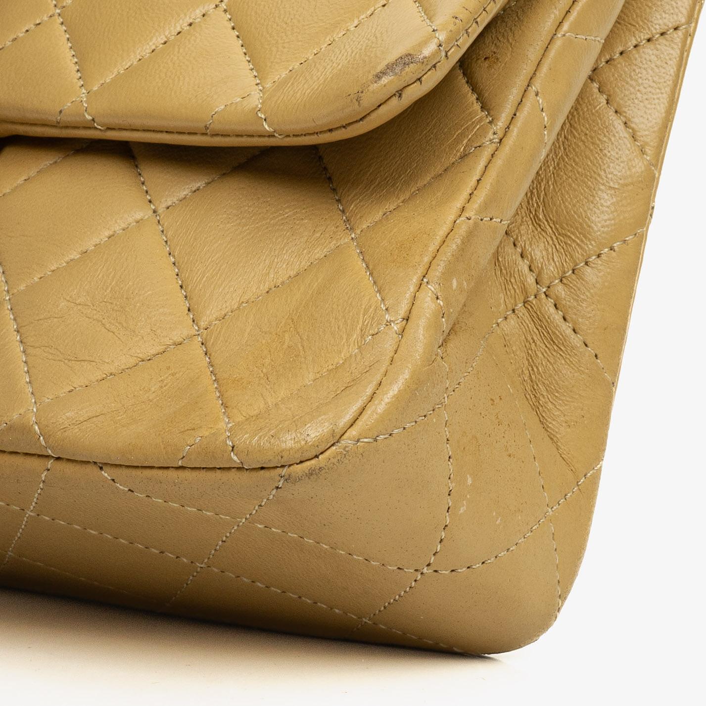 Chanel Kleine Klassische Vintage Double Flap Tasche aus beigem gestepptem Lammleder mit 24K vergoldeter Hardware