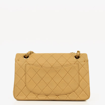 Chanel Kleine Classic Vintage Double Flap Tasche aus gestepptem Lammleder in Beige mit 24K vergoldeten Beschlägen